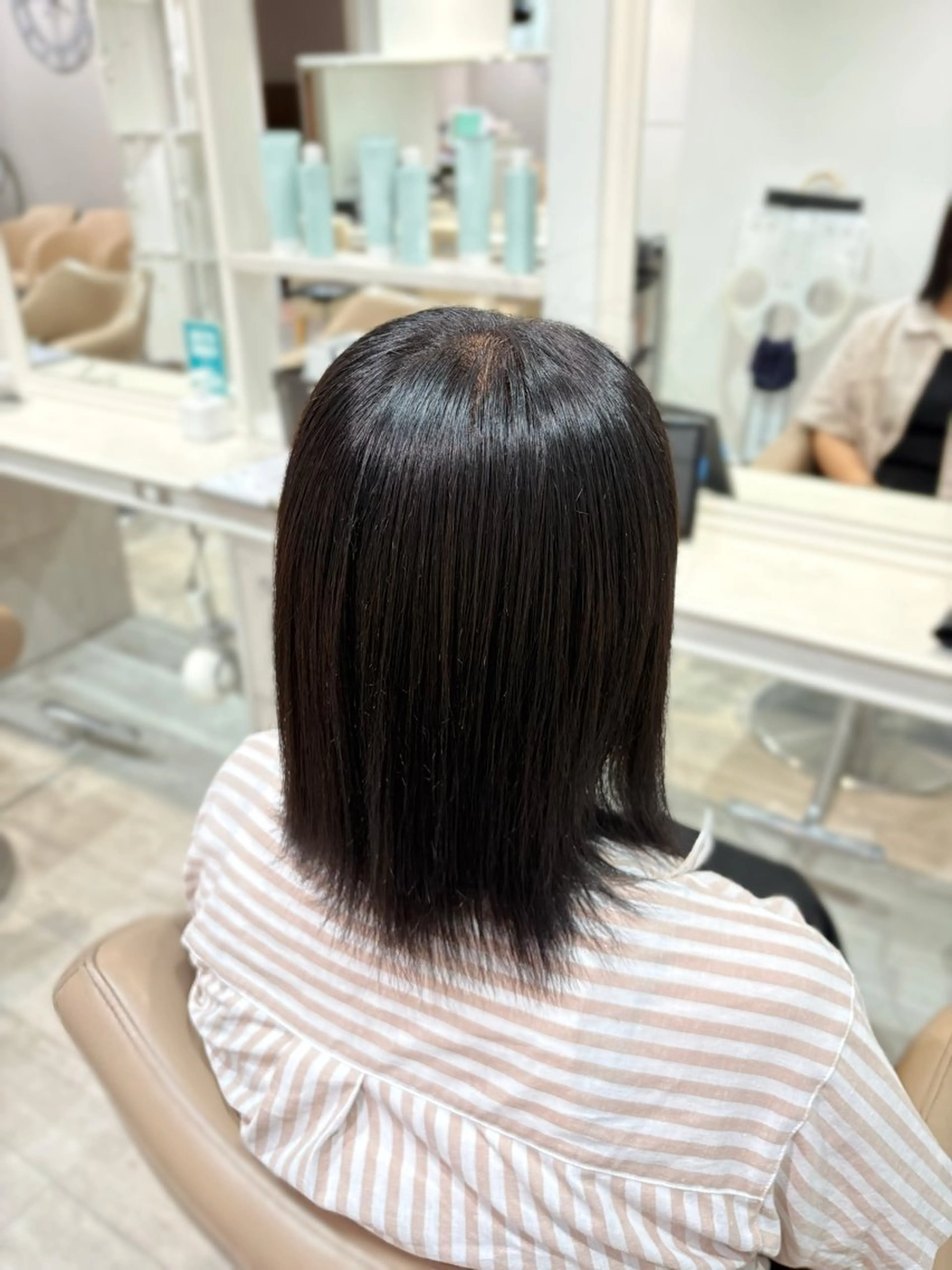 ミディアム カラー シルバー ヘアカラー 長崎 真子のヘアスタイル