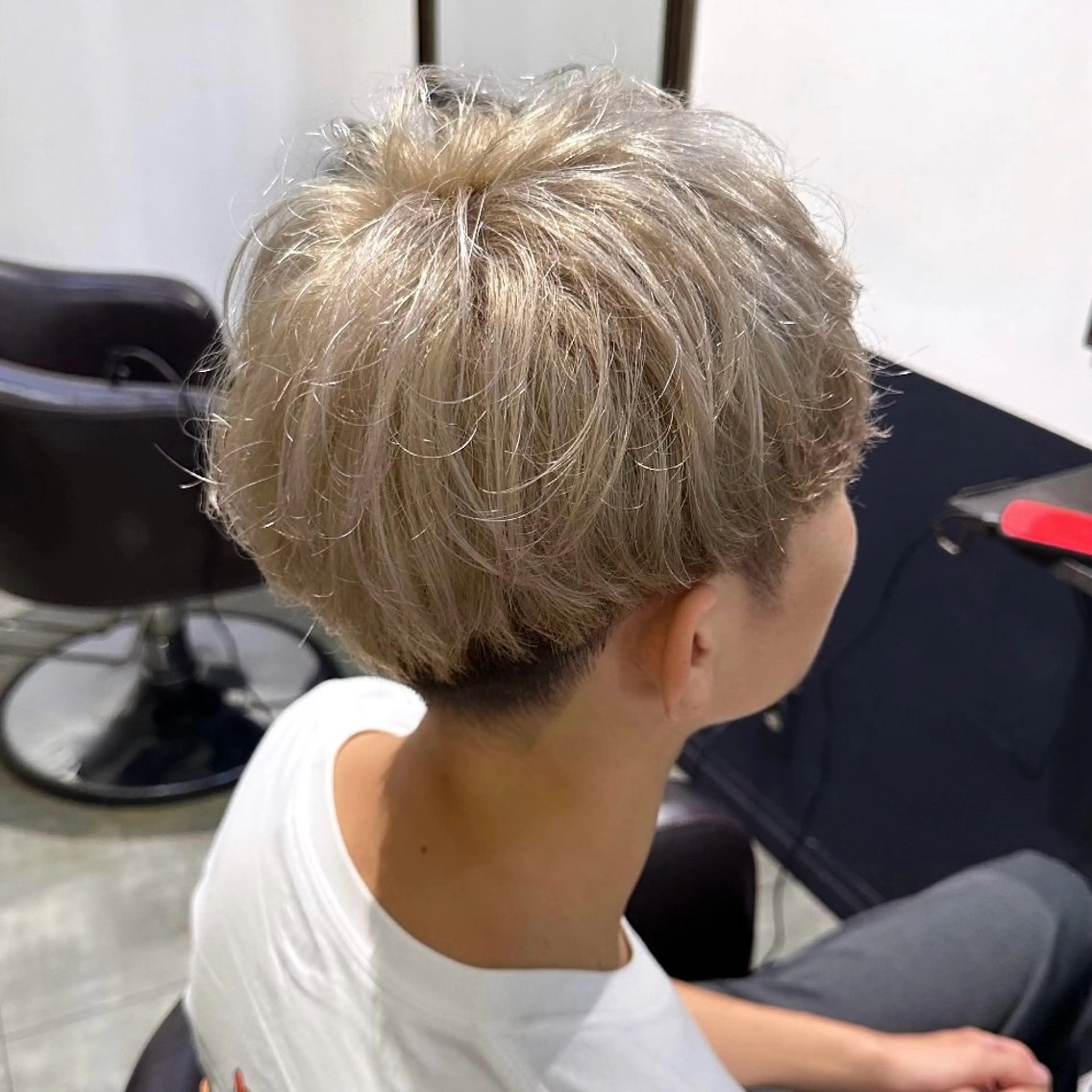 ショート カット ヘアカラー トリートメント ハイトーン🌈艶カラ ー✨ブリーチ/RYOのヘアスタイル