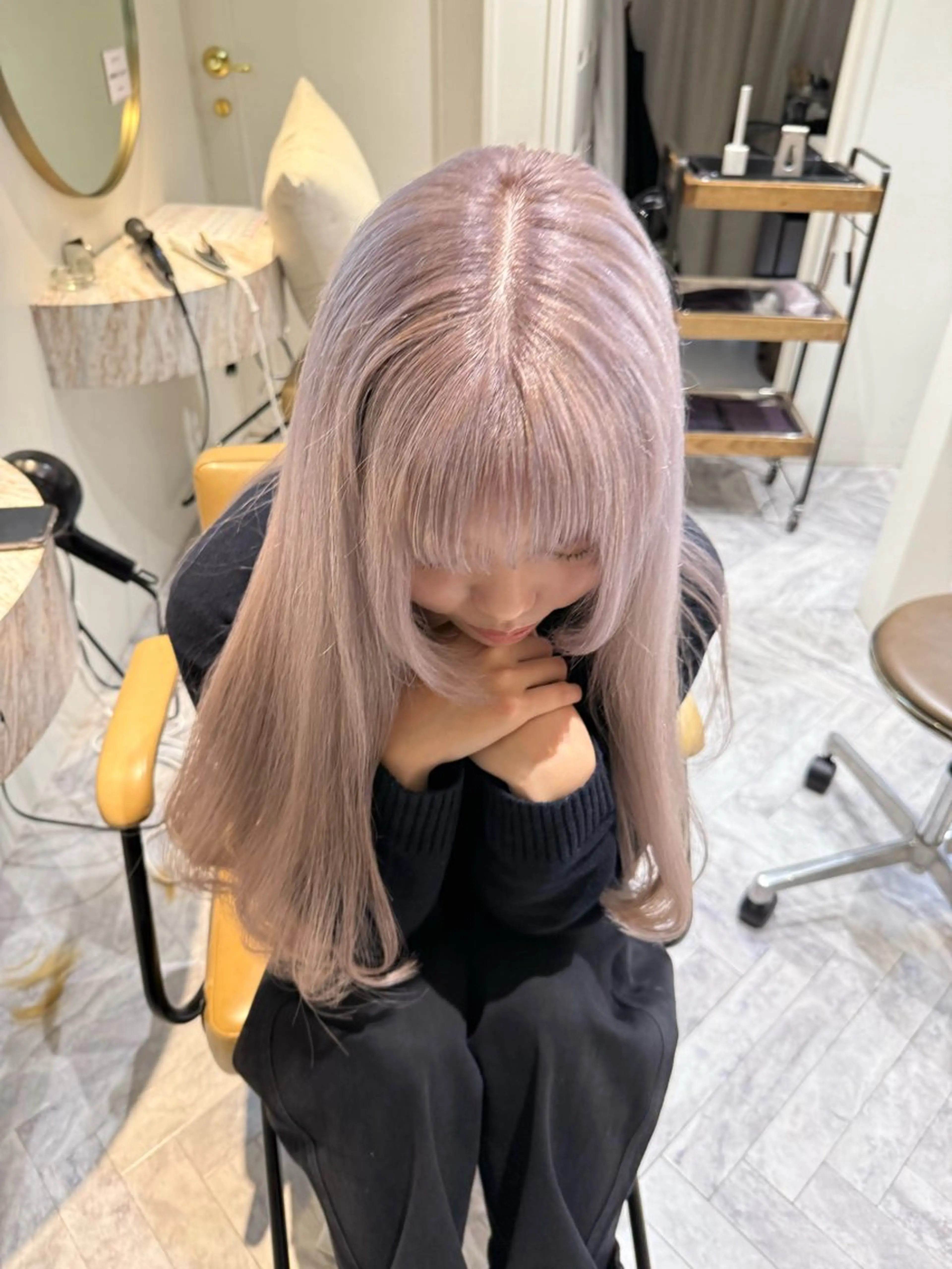 ロング カラー ミルクティー× グレージュMOMOのヘアスタイル