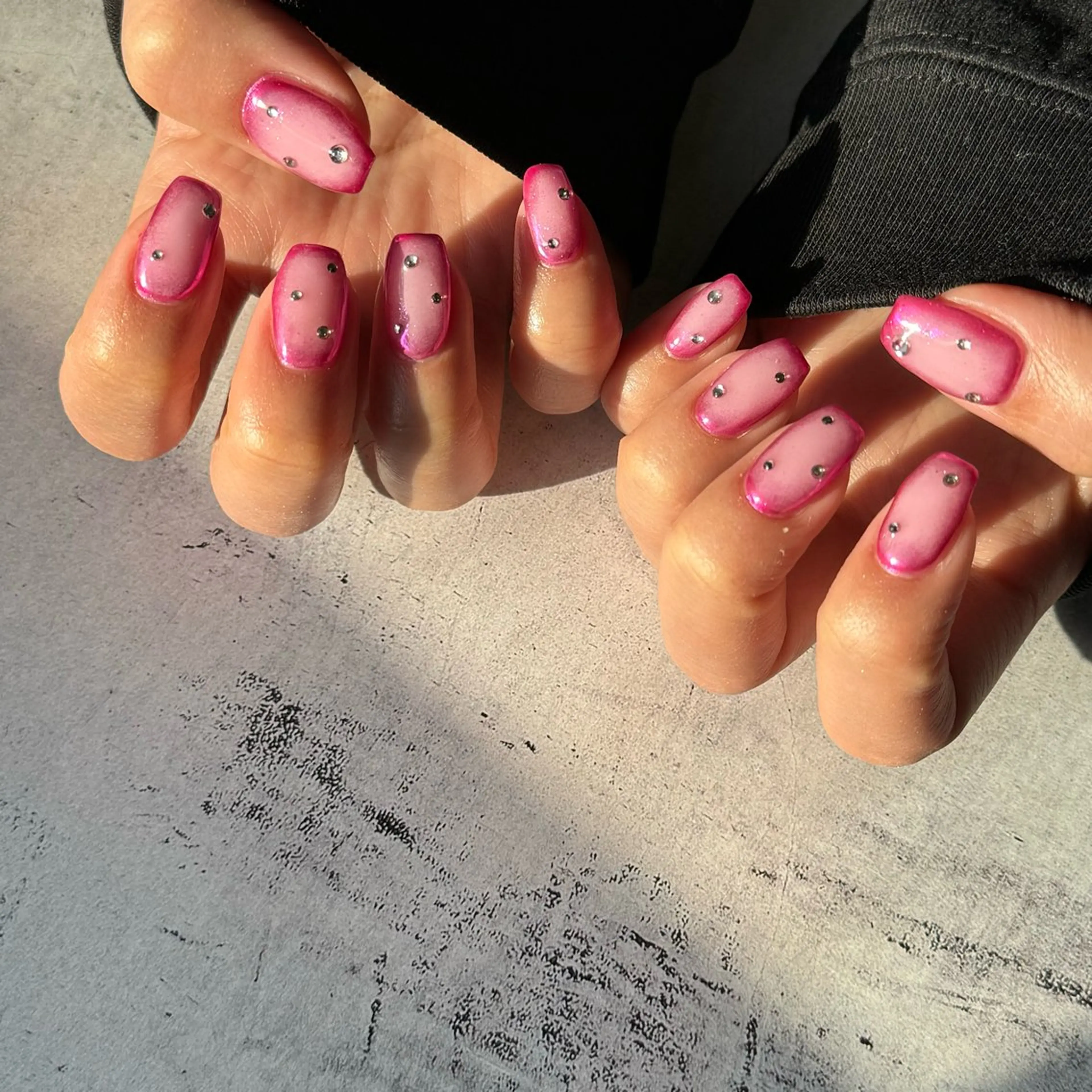 ネイル グラデーション ミラーネイル ハンドネイル 𝐫𝐚𝐢 𝐧𝐚𝐢𝐥のネイルデザイン