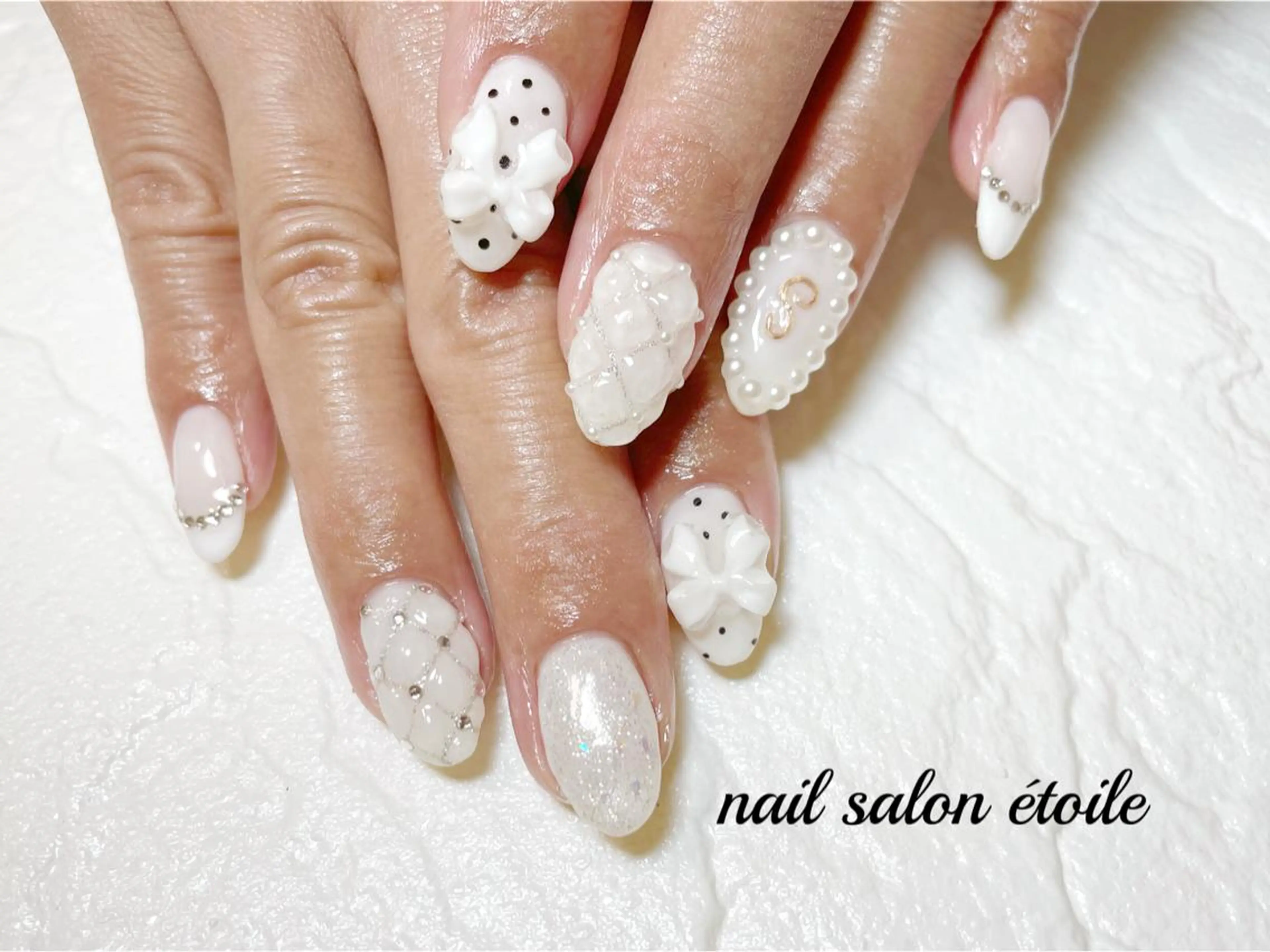 ネイル ドット ジェルネイル ラメ(グリッター) リボン ホワイト ハンドネイル nail salon étoileのネイルデザイン