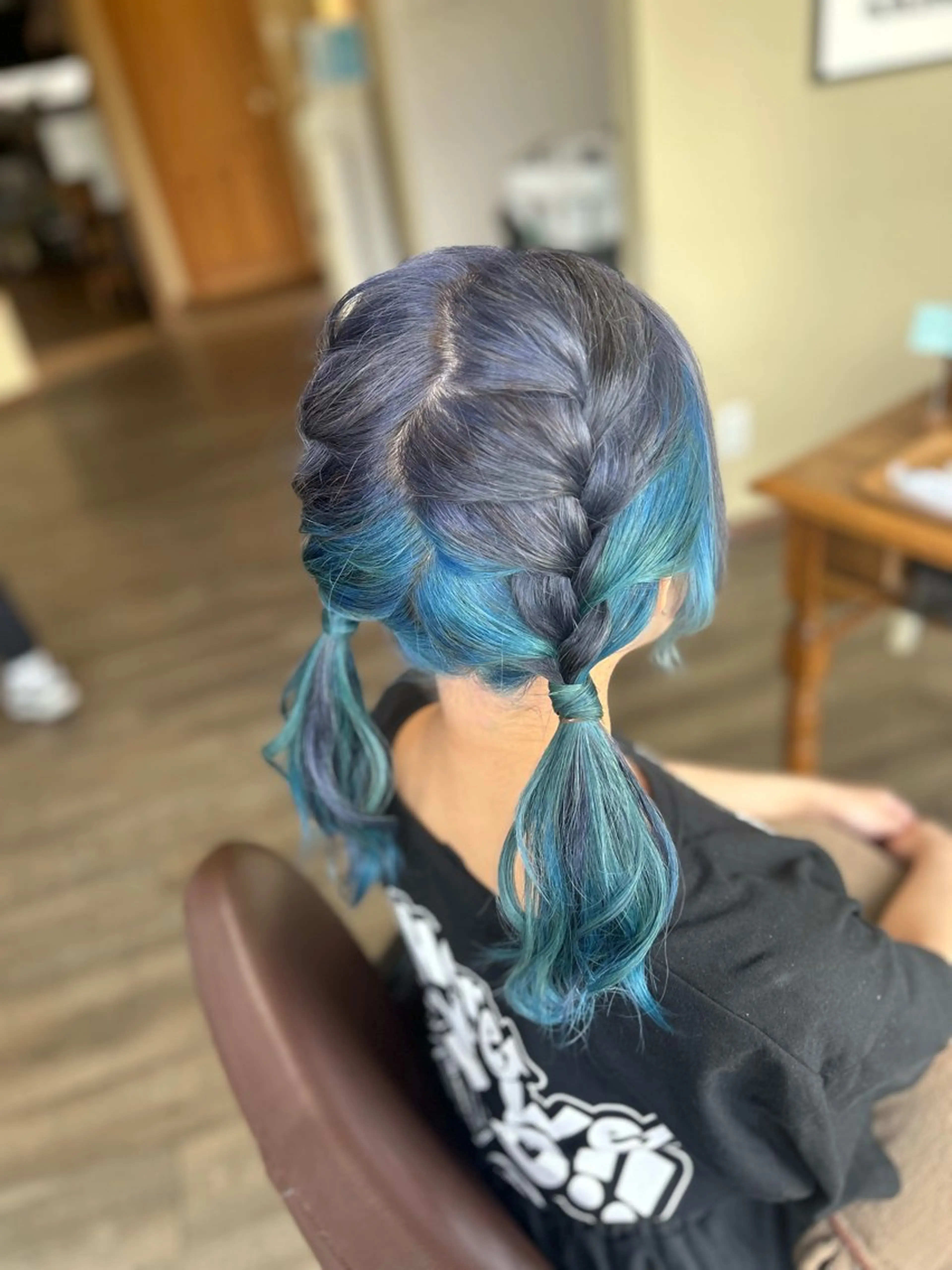 ロング カラー アッシュ アッシュグレー ブリーチ ブルーカラー カット ヘアカラー Morpho Hair Product所属・井上 花音のヘアスタイル