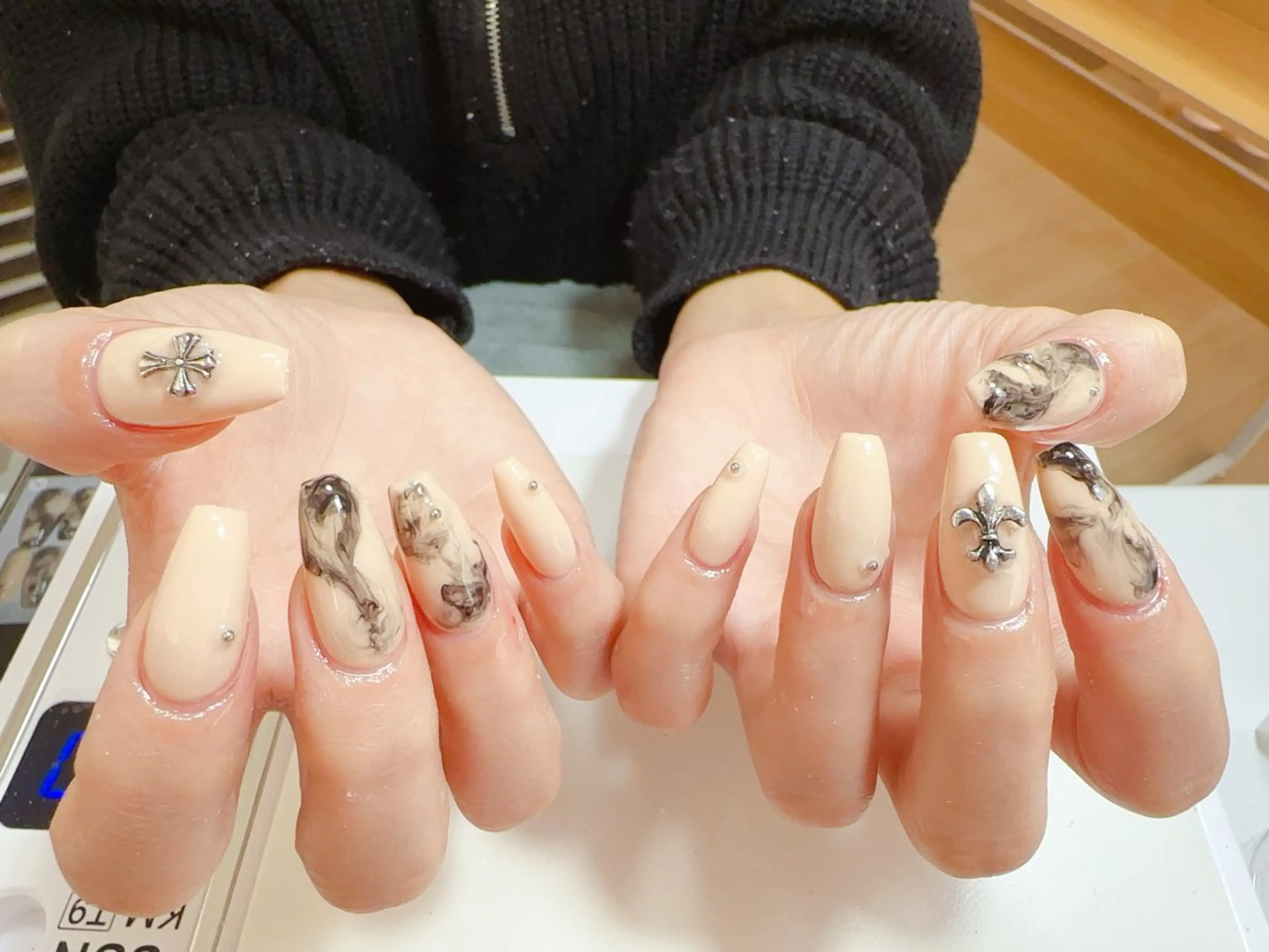 ネイル ハンドネイル NAIL CIRCLESのネイルデザイン