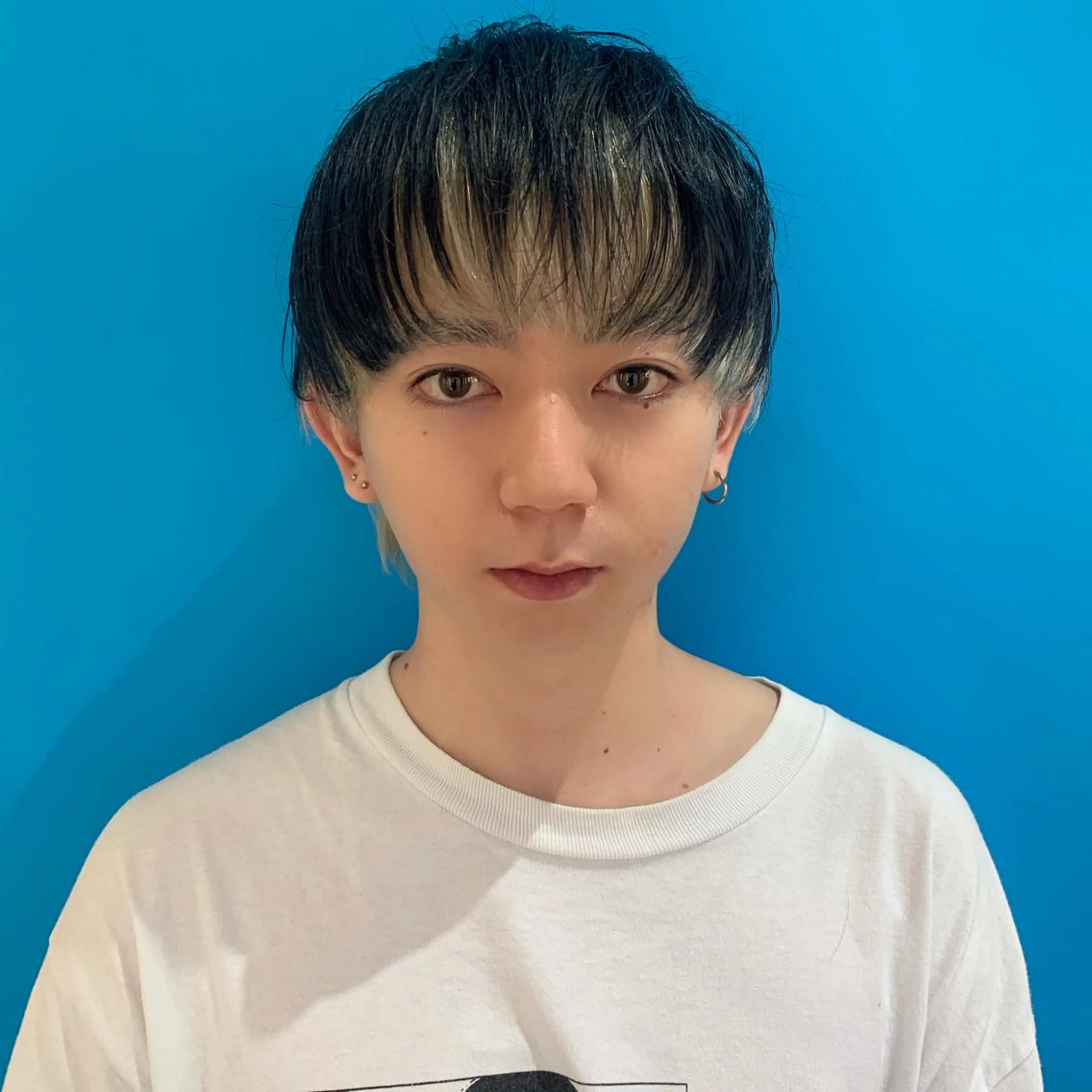 ショート メンズ メンズハイトーン マッシュウルフ マッシュ メンズウルフカット ウルフカット カット ヘアカラー FLOWERS所属・ウルフ、レイヤー 、メンズカットSHOのヘアスタイル