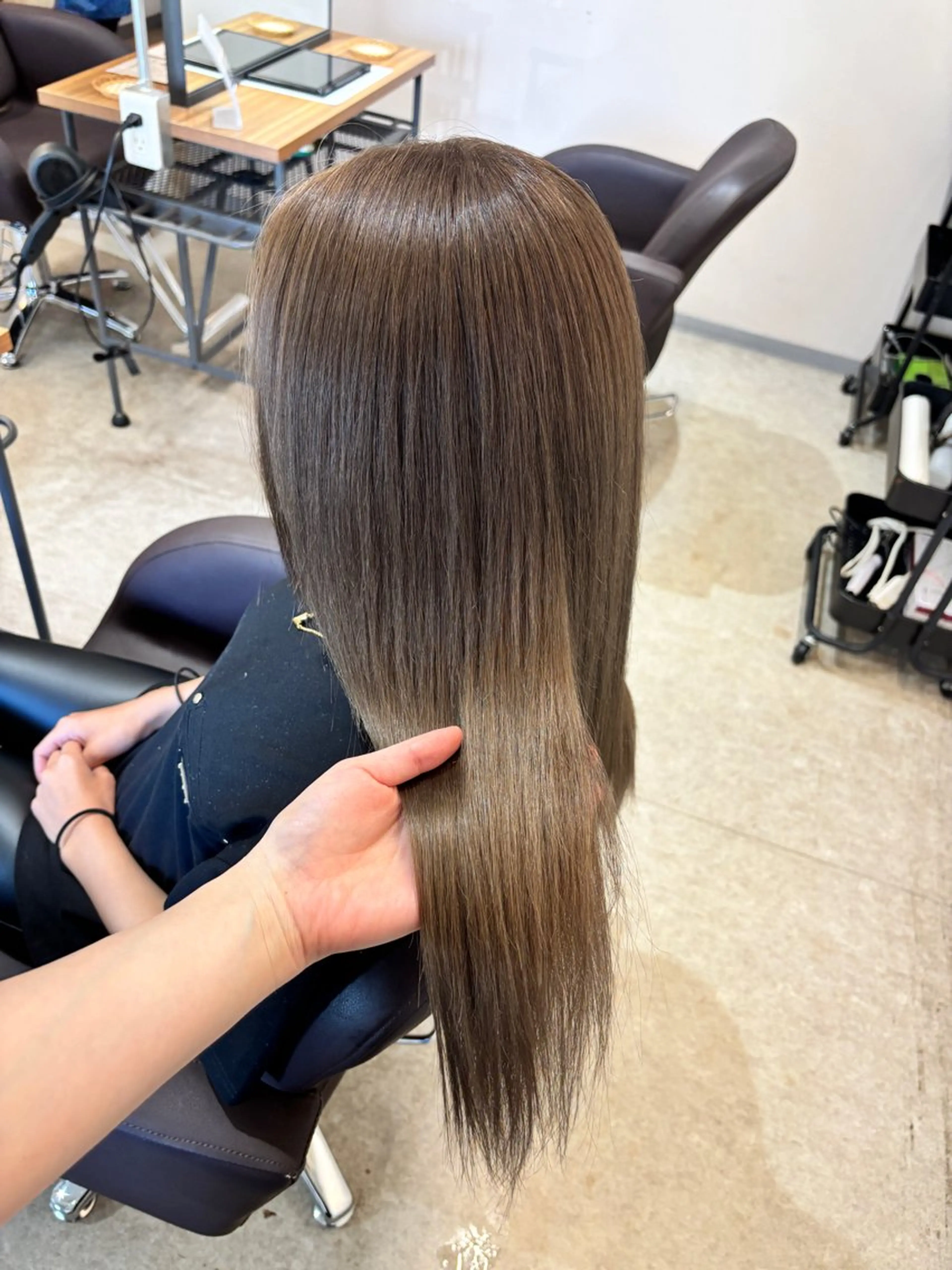 セミロング ヘアカラー ブリーチカラー💛 髪質改善✨のヘアスタイル