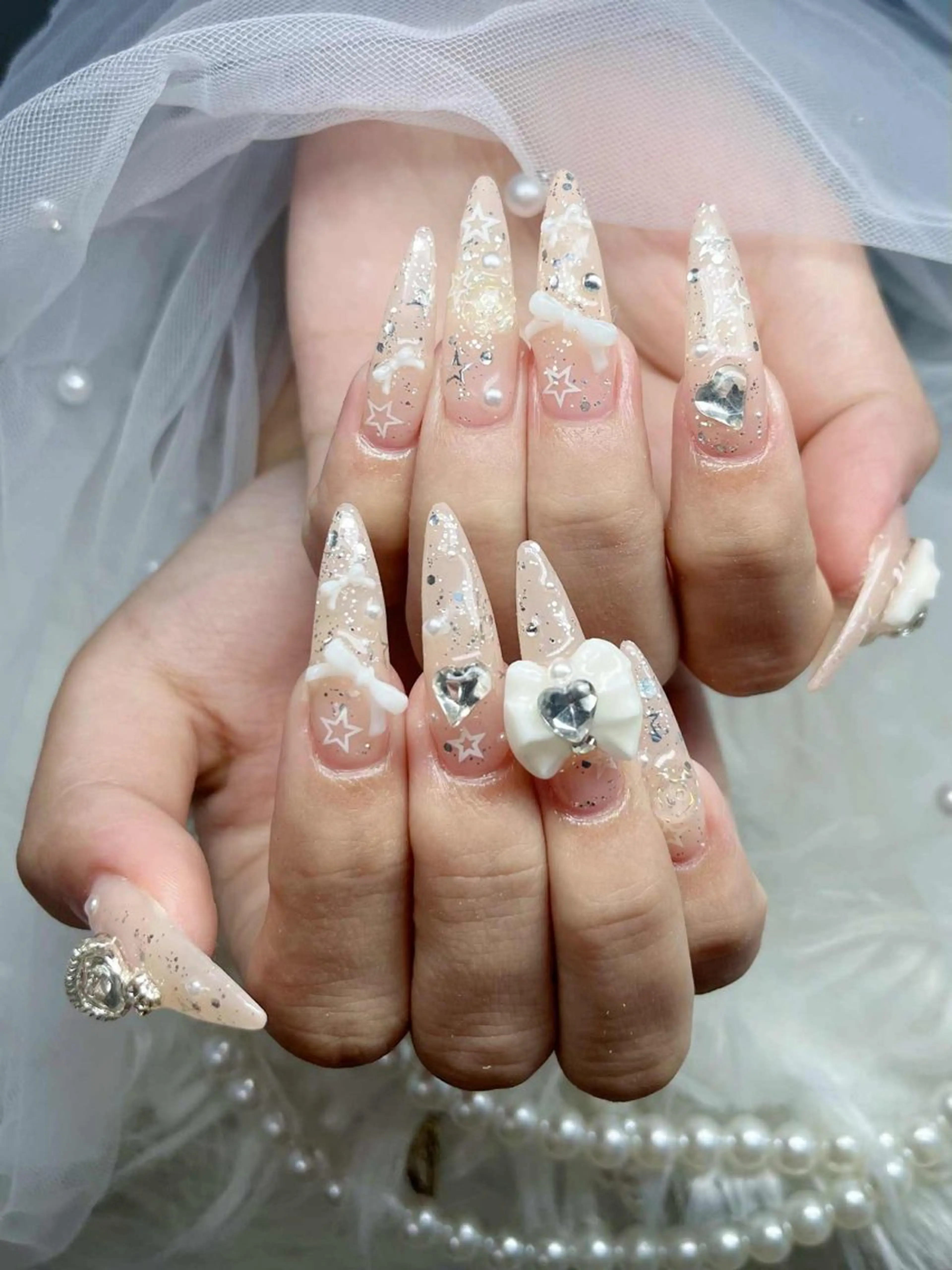 ネイル オーロラネイル フレンチネイル グラデーション 氷ネイル・うるうるネイル キラキラネイル ハンドネイル H.baby Nail Salon所属・H.baby Nail Salonのネイルデザイン