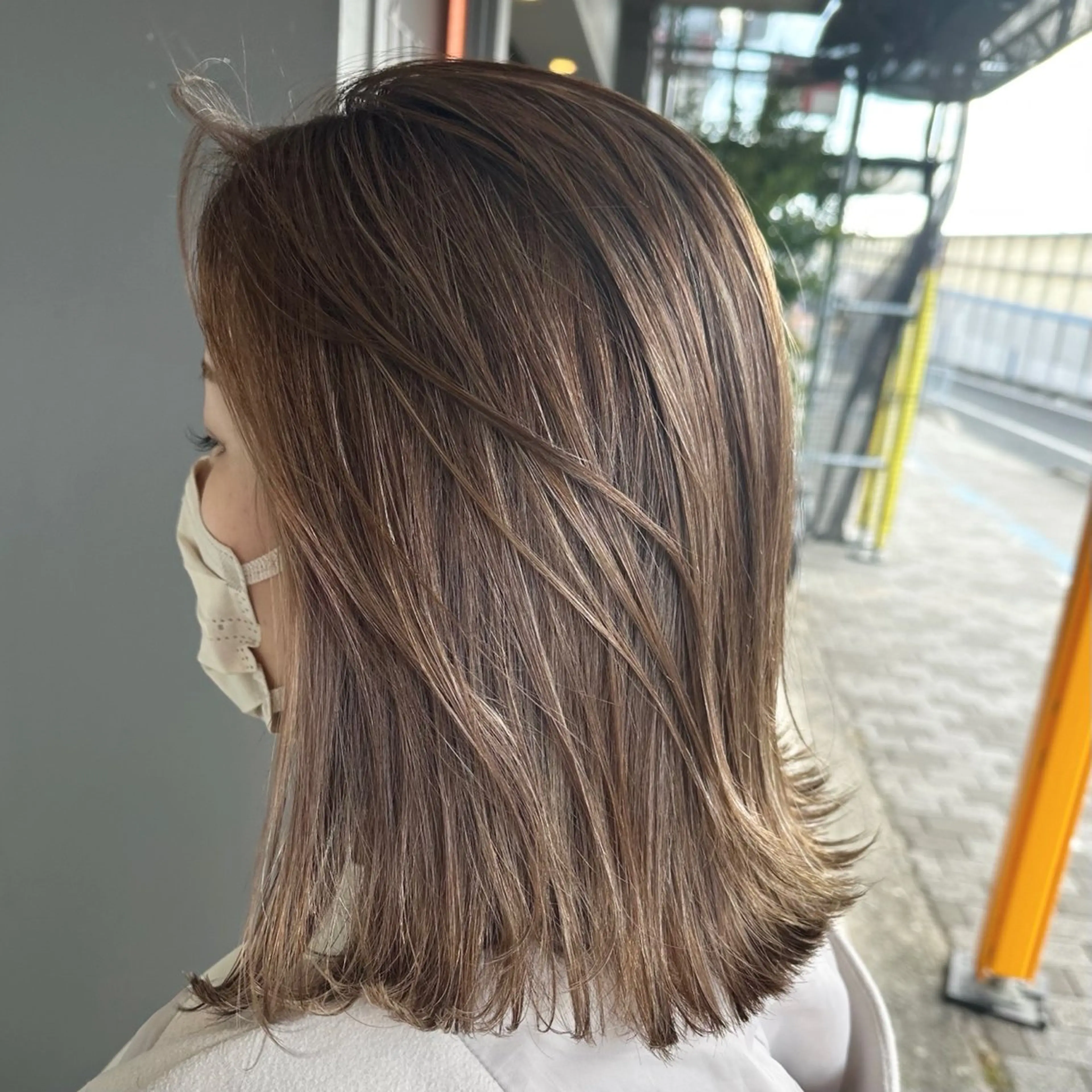 ミディアム ハイライト 峯 志帆のヘアスタイル