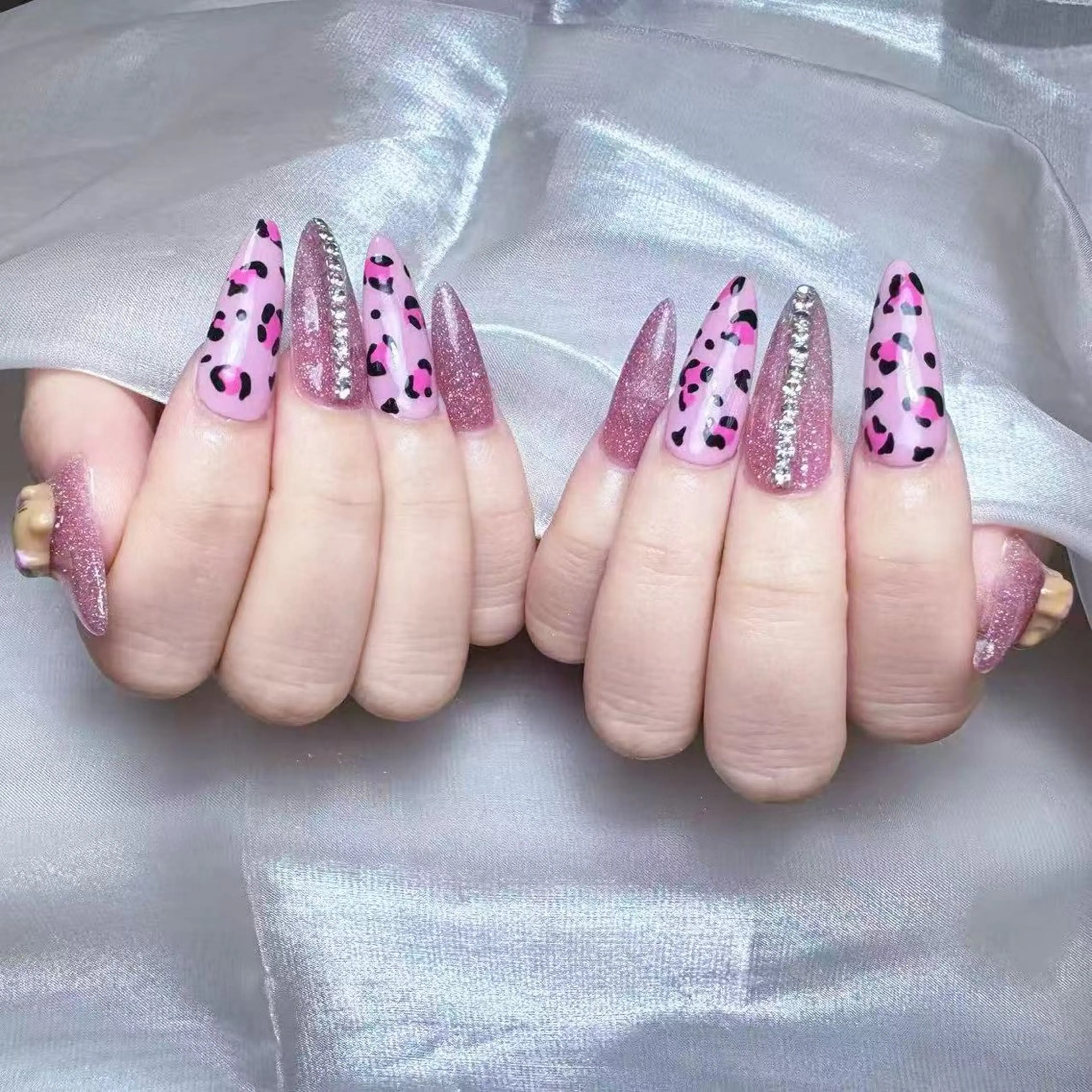 ネイル アートネイル ジェルネイル マグネットネイル 持ち込み ワンカラーネイル ハンドネイル niki💅🏻 Diamondのネイルデザイン