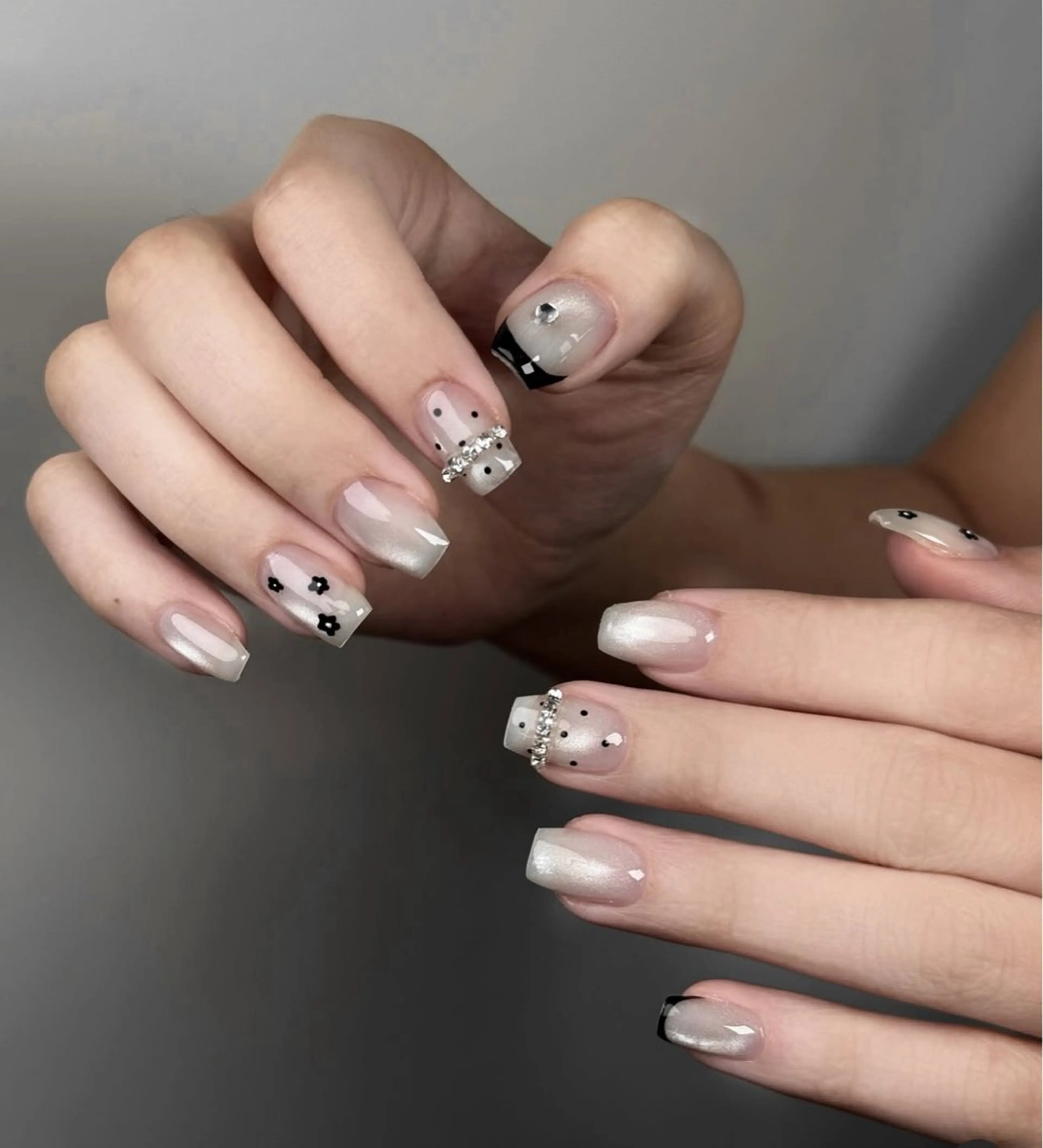 ネイル フラッシュネイル フレンチネイル グラデーション キラキラネイル 韓国ネイル ハンドネイル rina nailのネイルデザイン