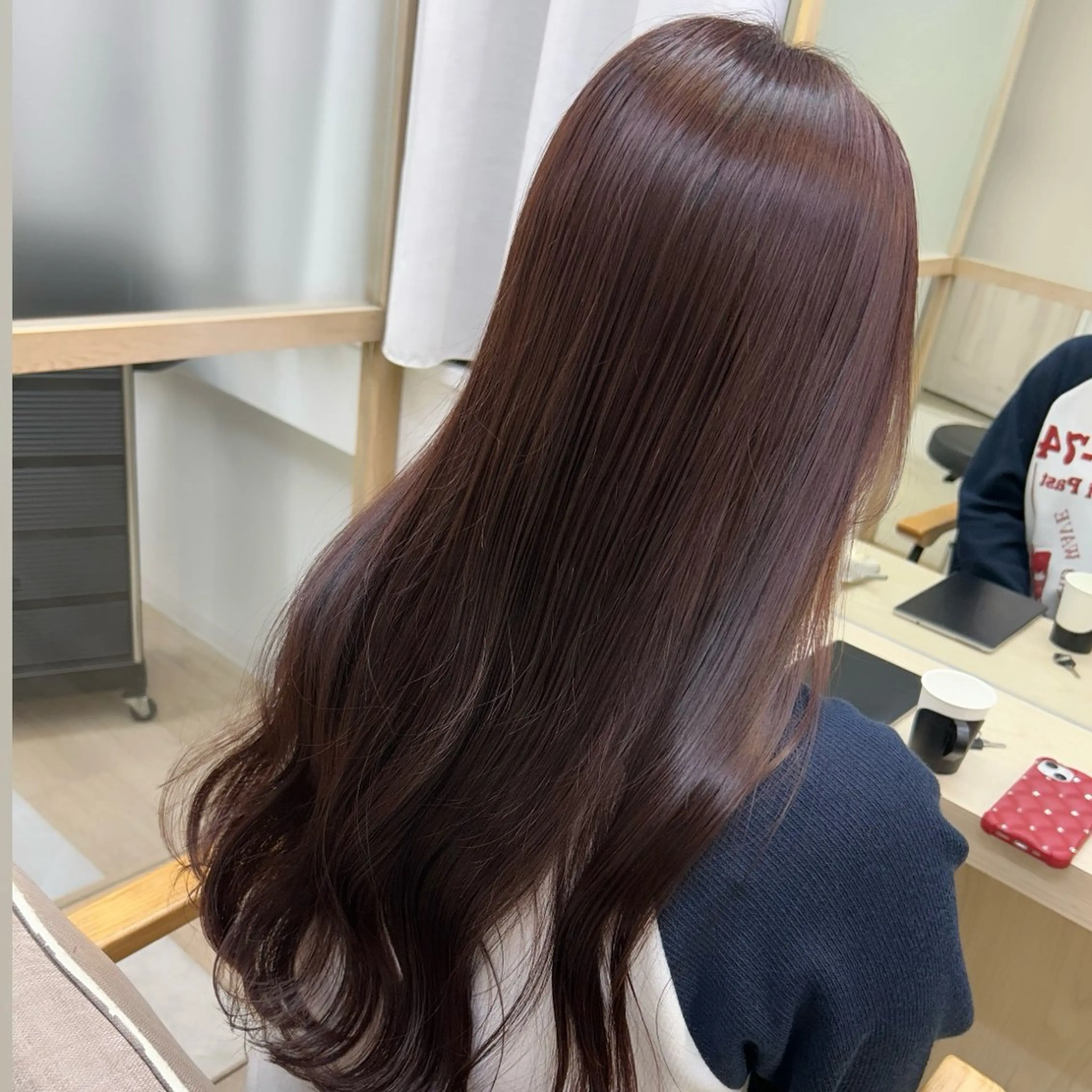 ロング カラー ブラウンカラー ピンクカラー レッドカラー レッドブラウン 秋山 桃子のヘアスタイル