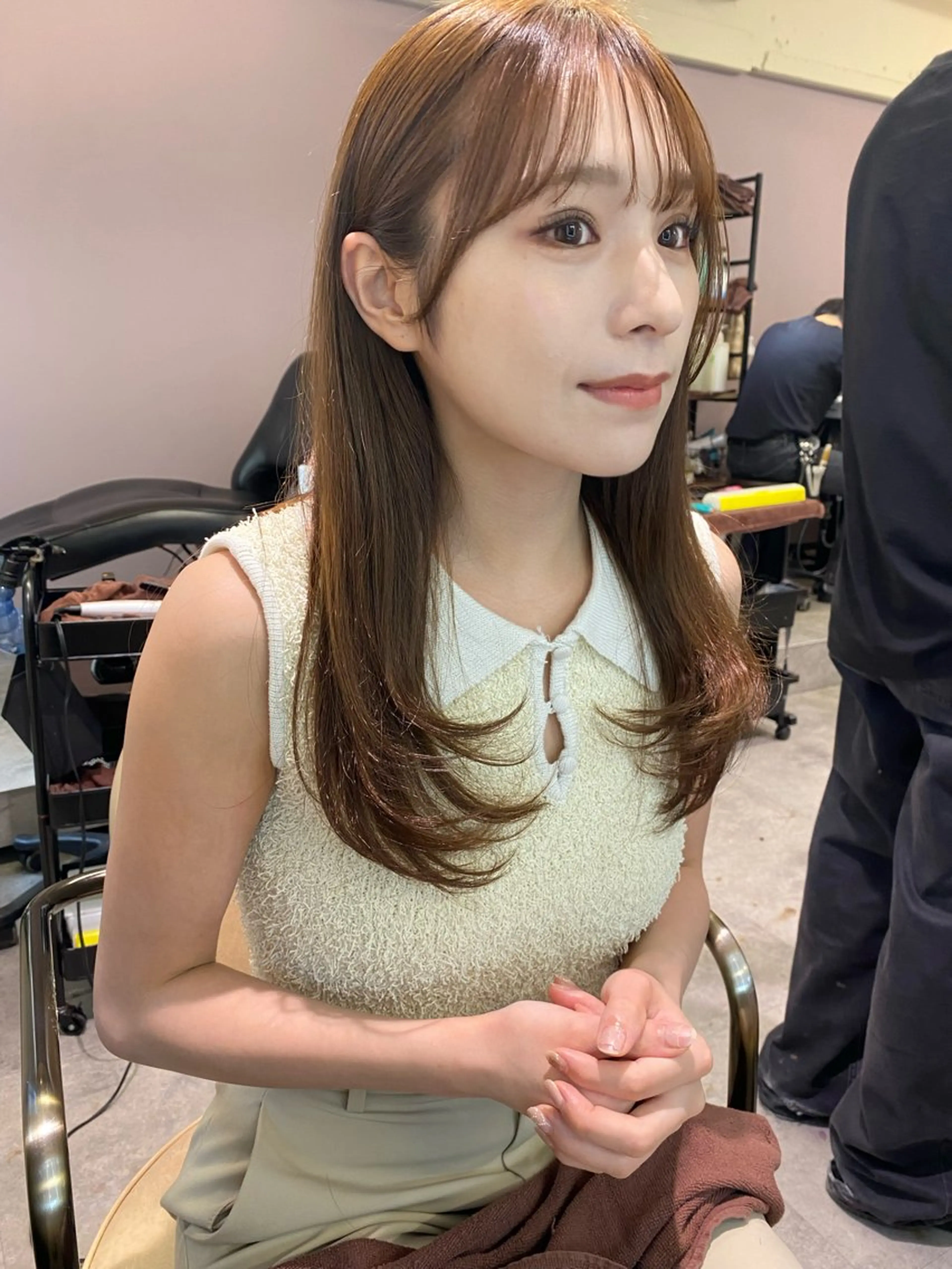 ミディアム カラー パーマ 顔まわりレイヤー 顔周りカット レイヤーカット 縮毛矯正 カット ヘアカラー トリートメント 渋谷✨yuto✨全 メニュー得意です🙏のヘアスタイル