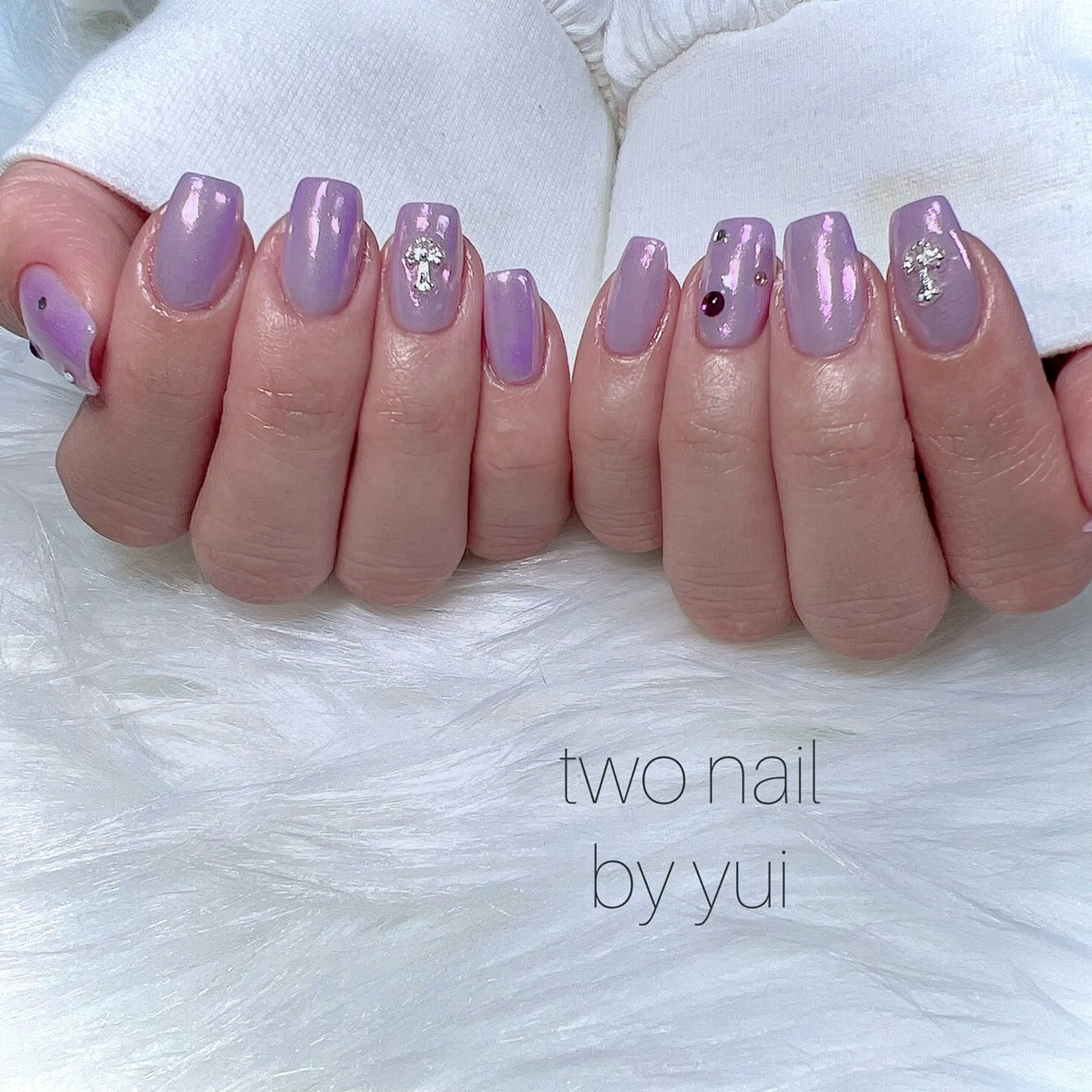 ネイル キラキラネイル ネイルチップ ホワイト ハンドネイル two nailのネイルデザイン