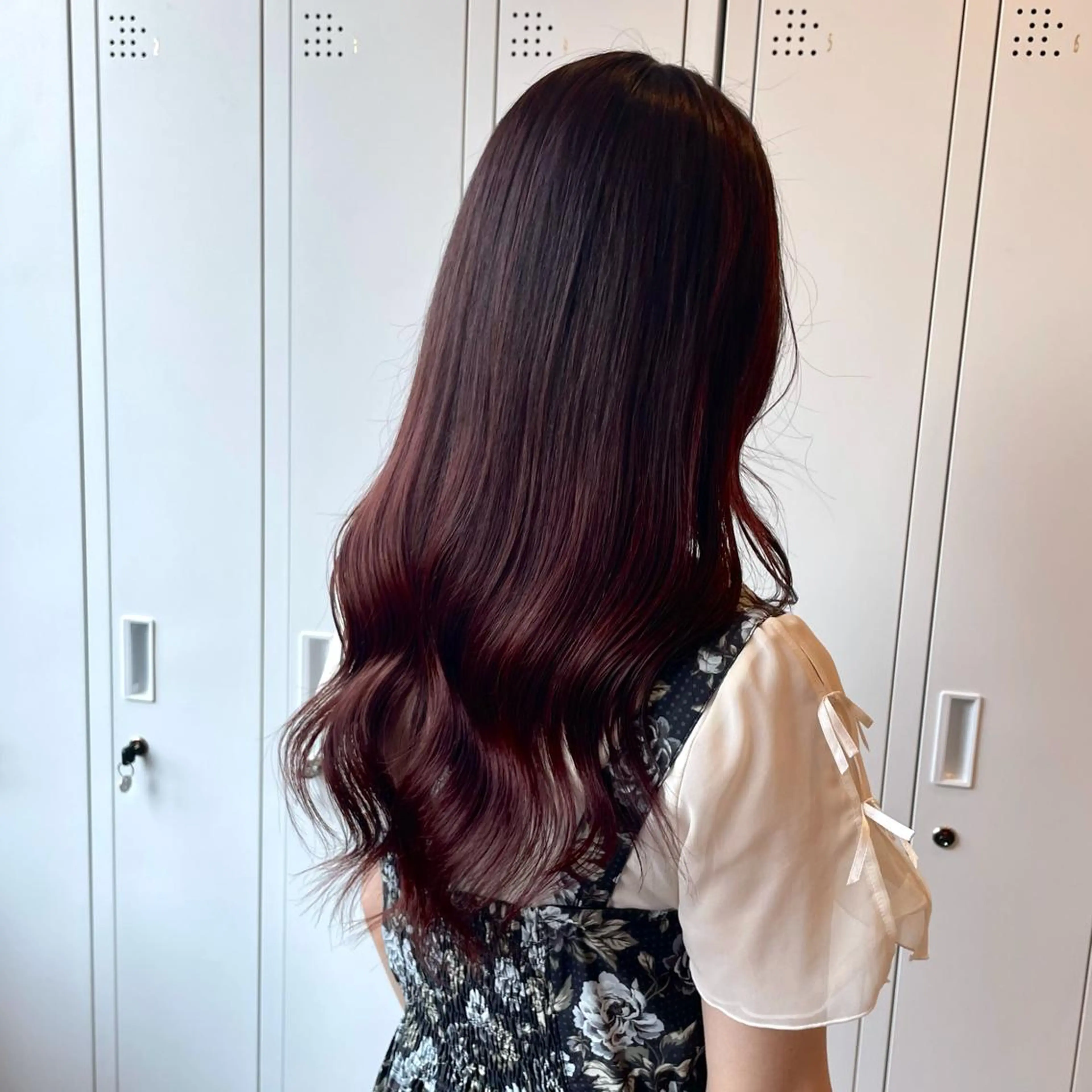 ロング カラー ベージュカラー ハイライトカラー ピンクカラー ハイライト Eleanor 立川北口のヘアスタイル