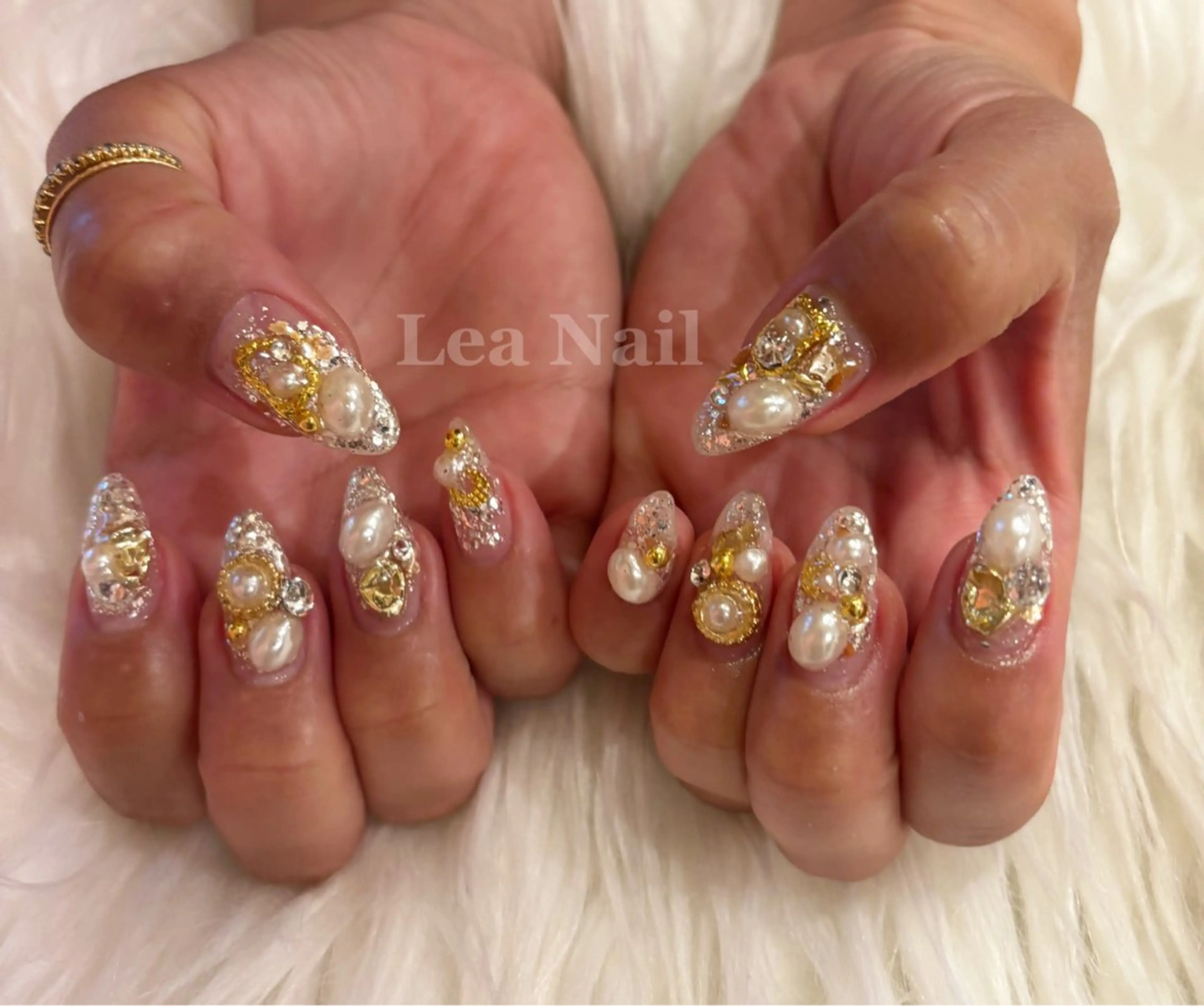 ネイル ストーンネイル Lea Nailのネイルデザイン