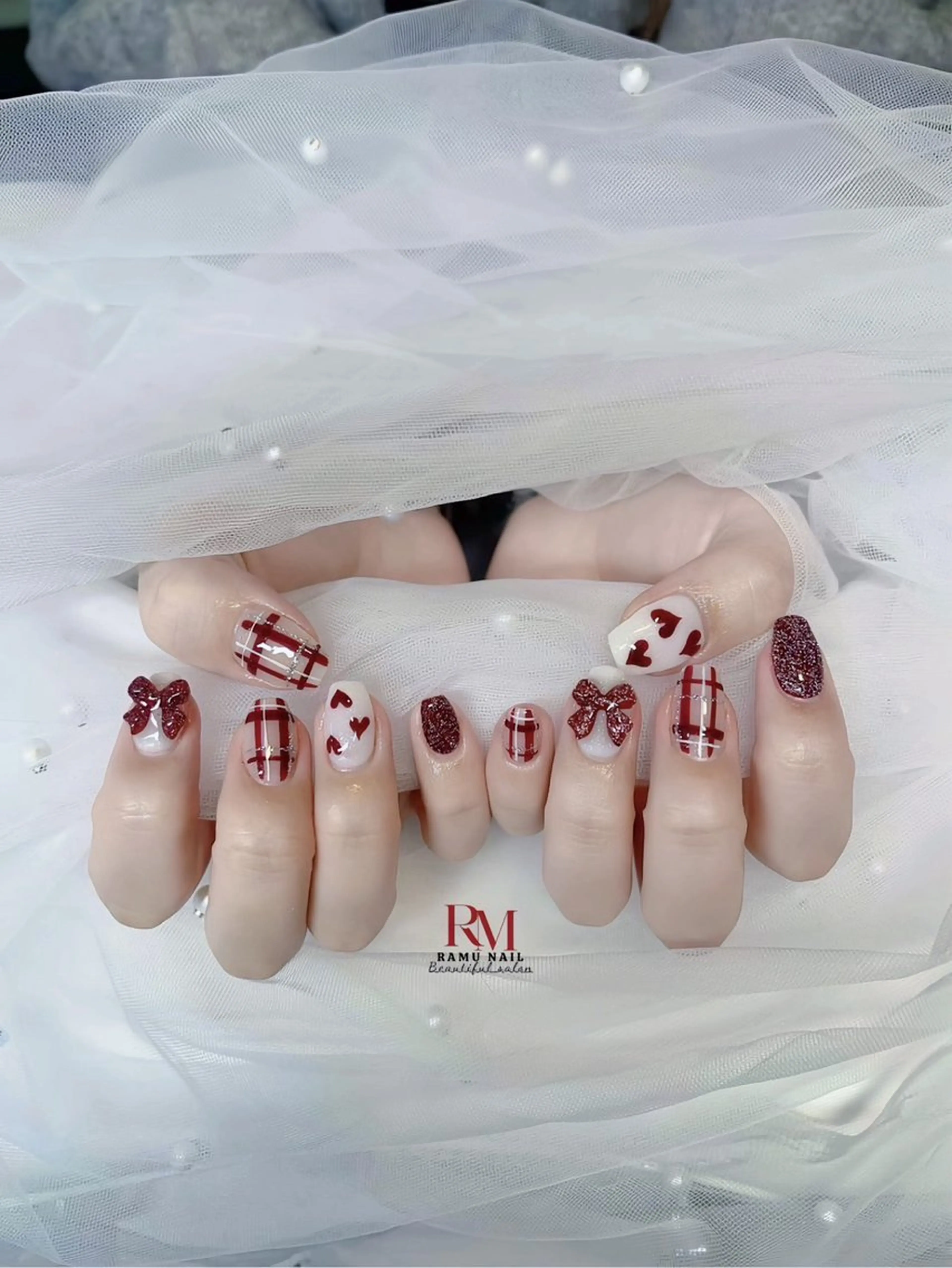 ネイル キラキラネイル マグネットネイル ミラーネイル ワンホンネイル 冬ネイル ハンドネイル RAMU Nail 恵比寿店のネイルデザイン