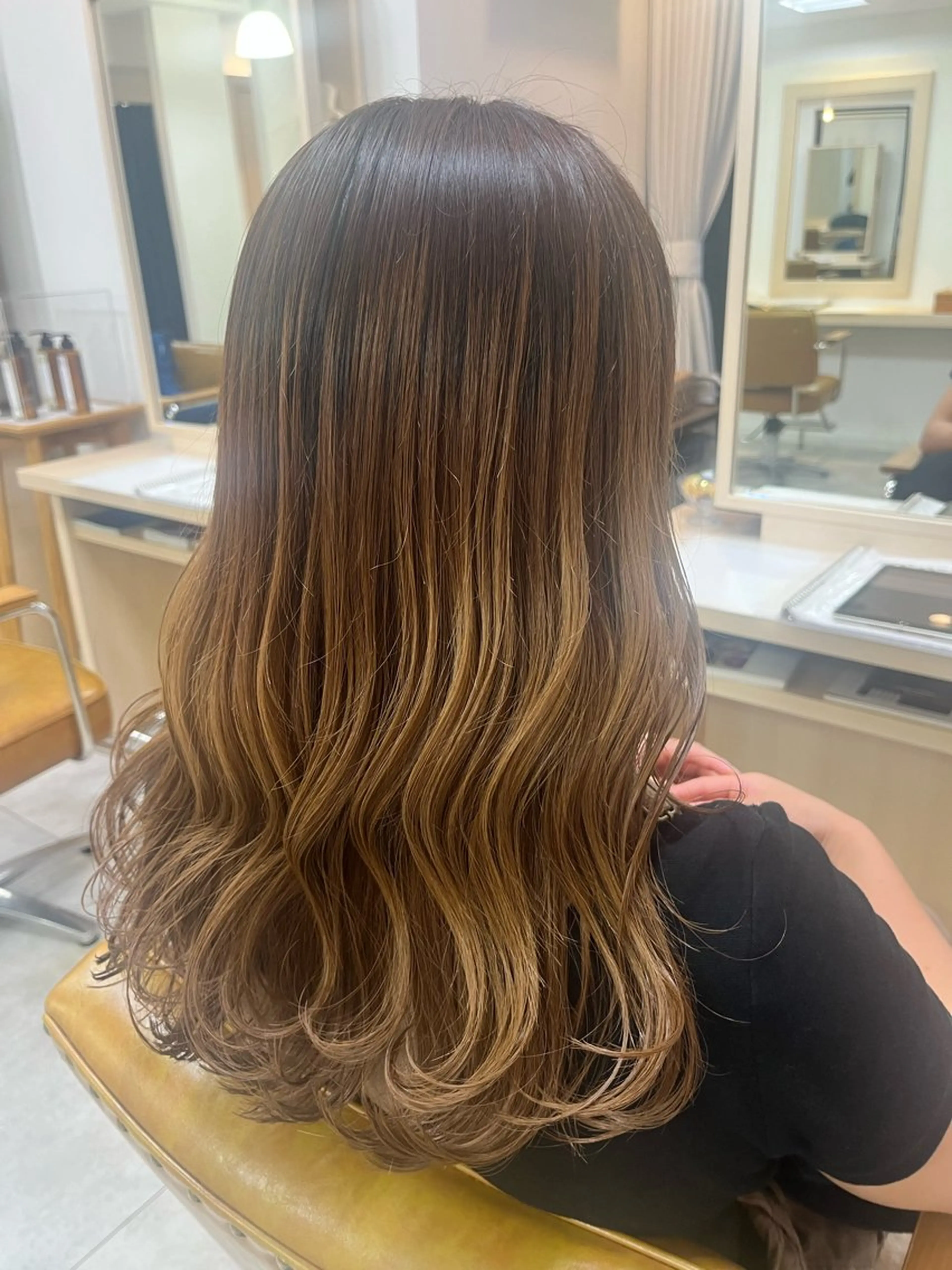ロング Hikari /赤み消しカラーのヘアスタイル