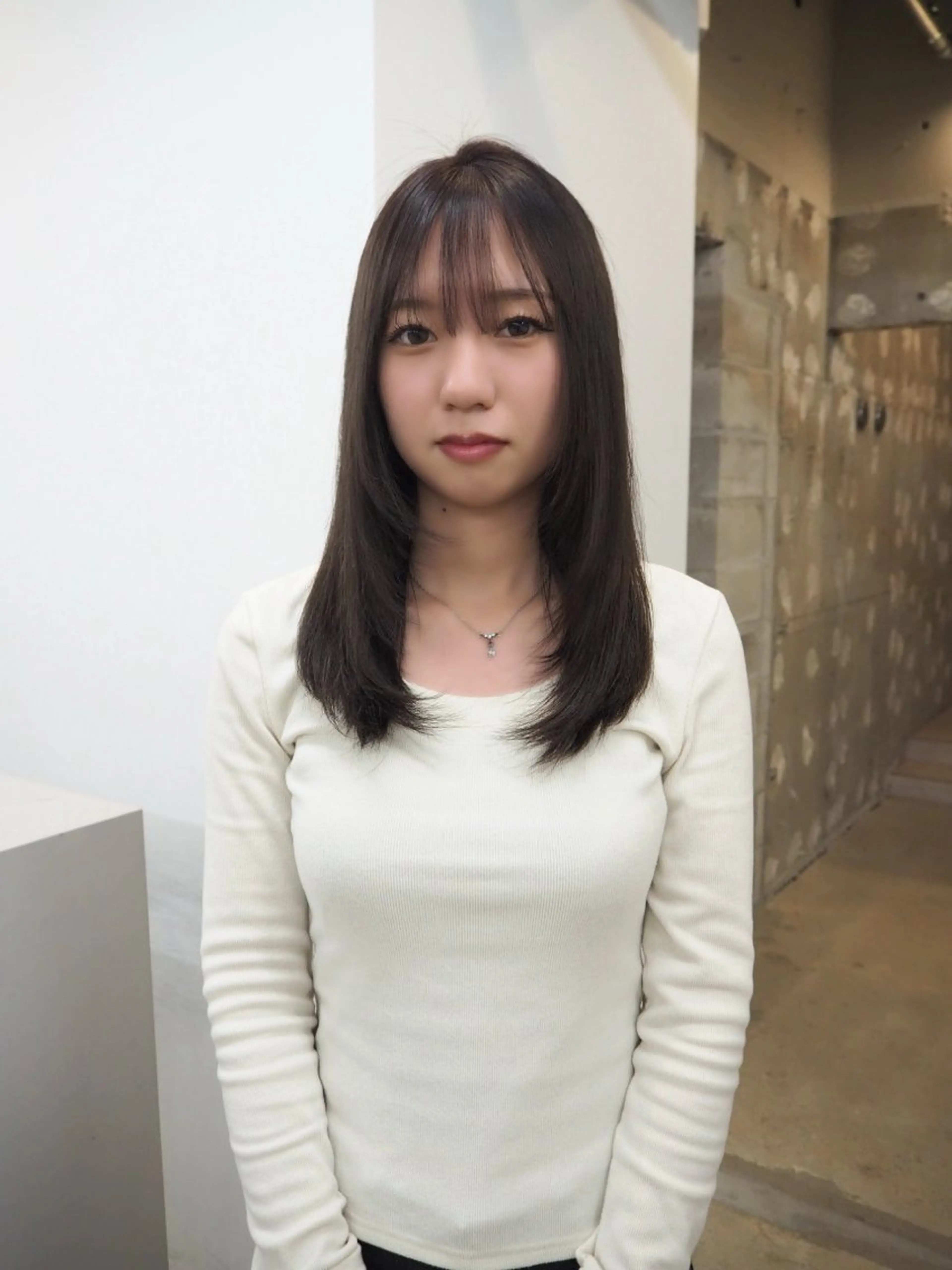 ロング カラー オリーブグレー ヘアカラー トリートメント マユ/ SYS by fitのヘアスタイル