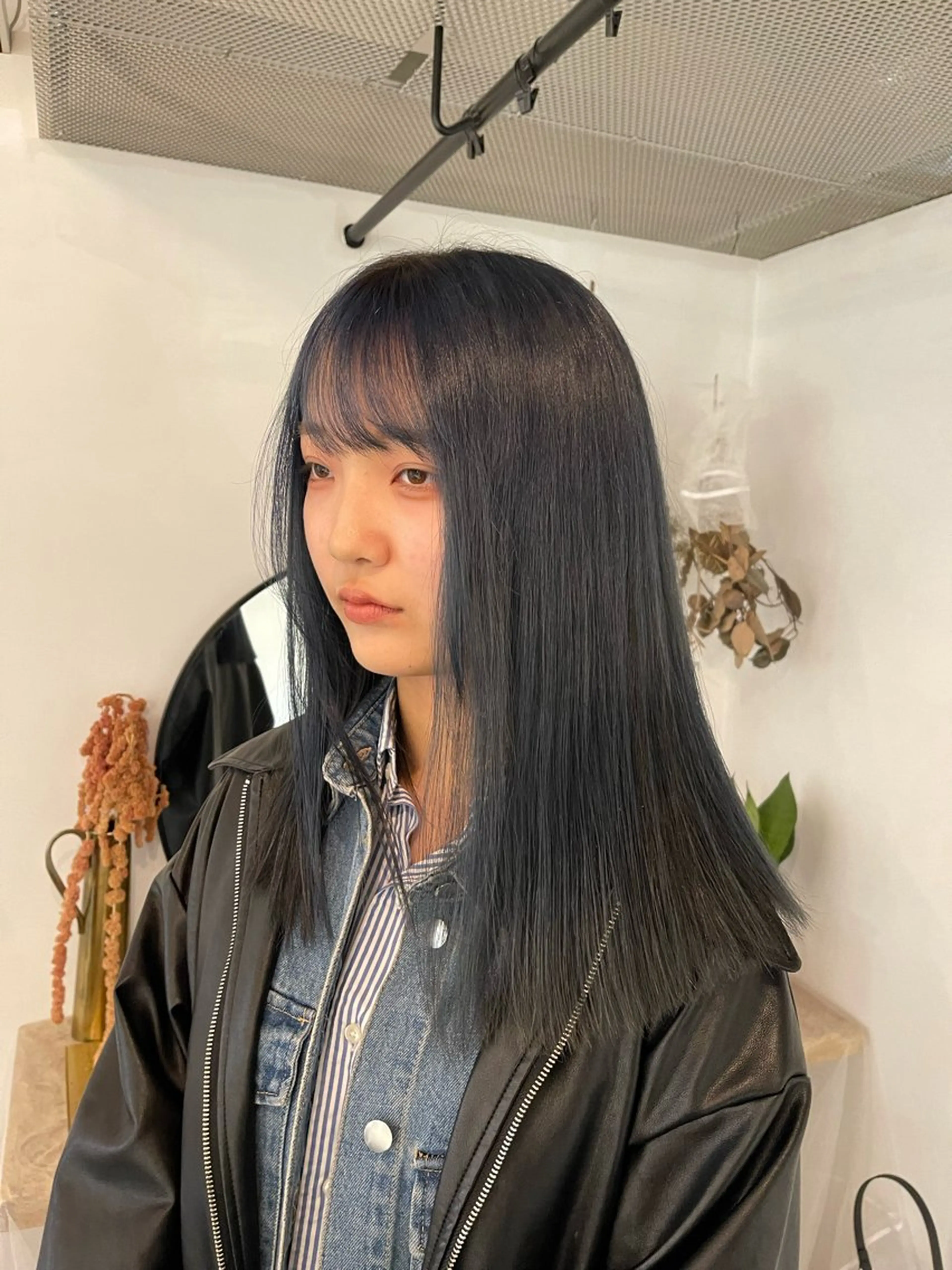 カラー ブリーチ ブルーカラー ブルーグレー ブルーグレージュ 透明感カラー ヘアカラー レイヤー/ボブ /河内温太のヘアスタイル