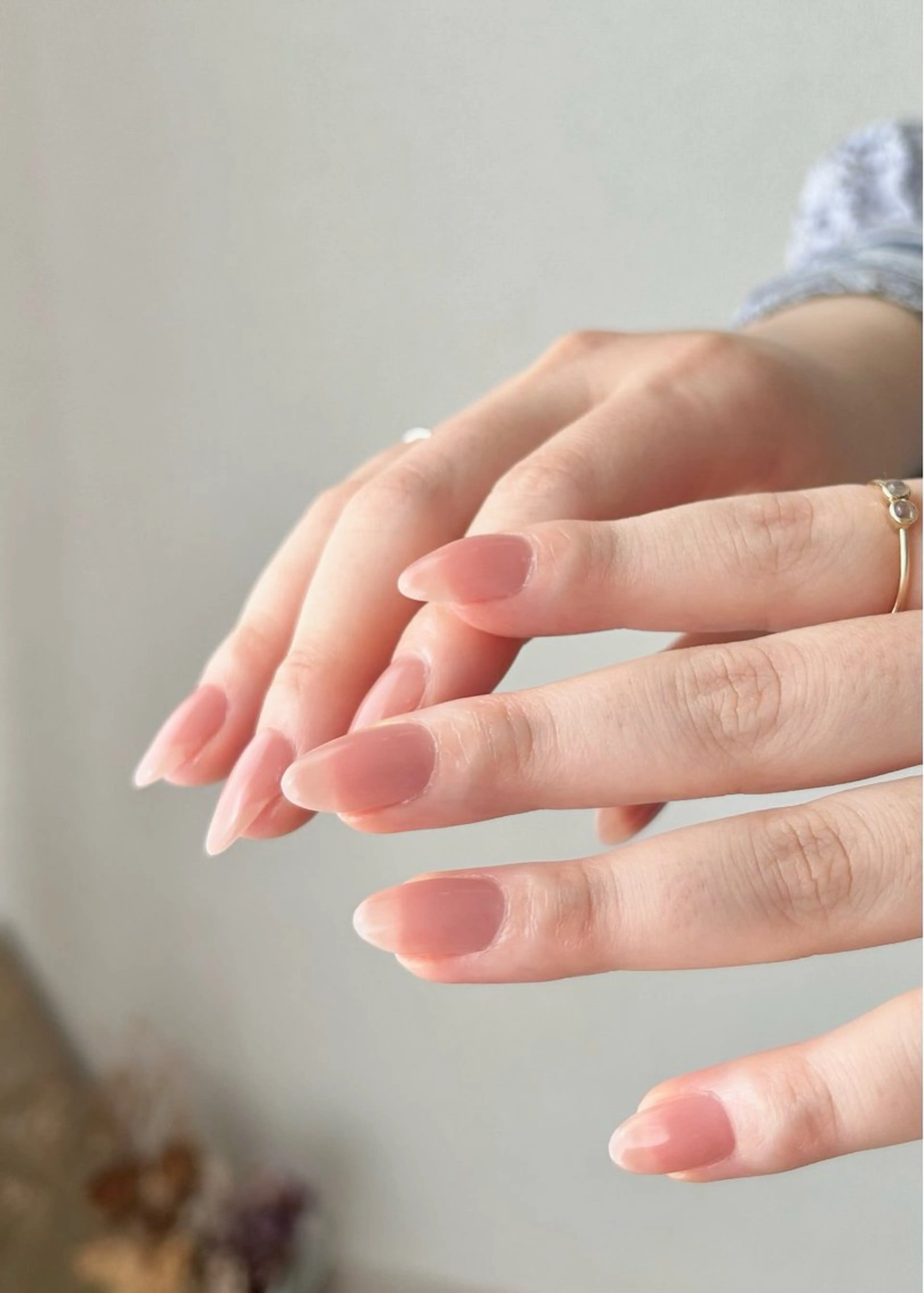 ネイル オーロラネイル ジェルネイル キラキラネイル ニュアンスネイル オフィスネイル 𓂃toi. 儚げnuanceのネイルデザイン