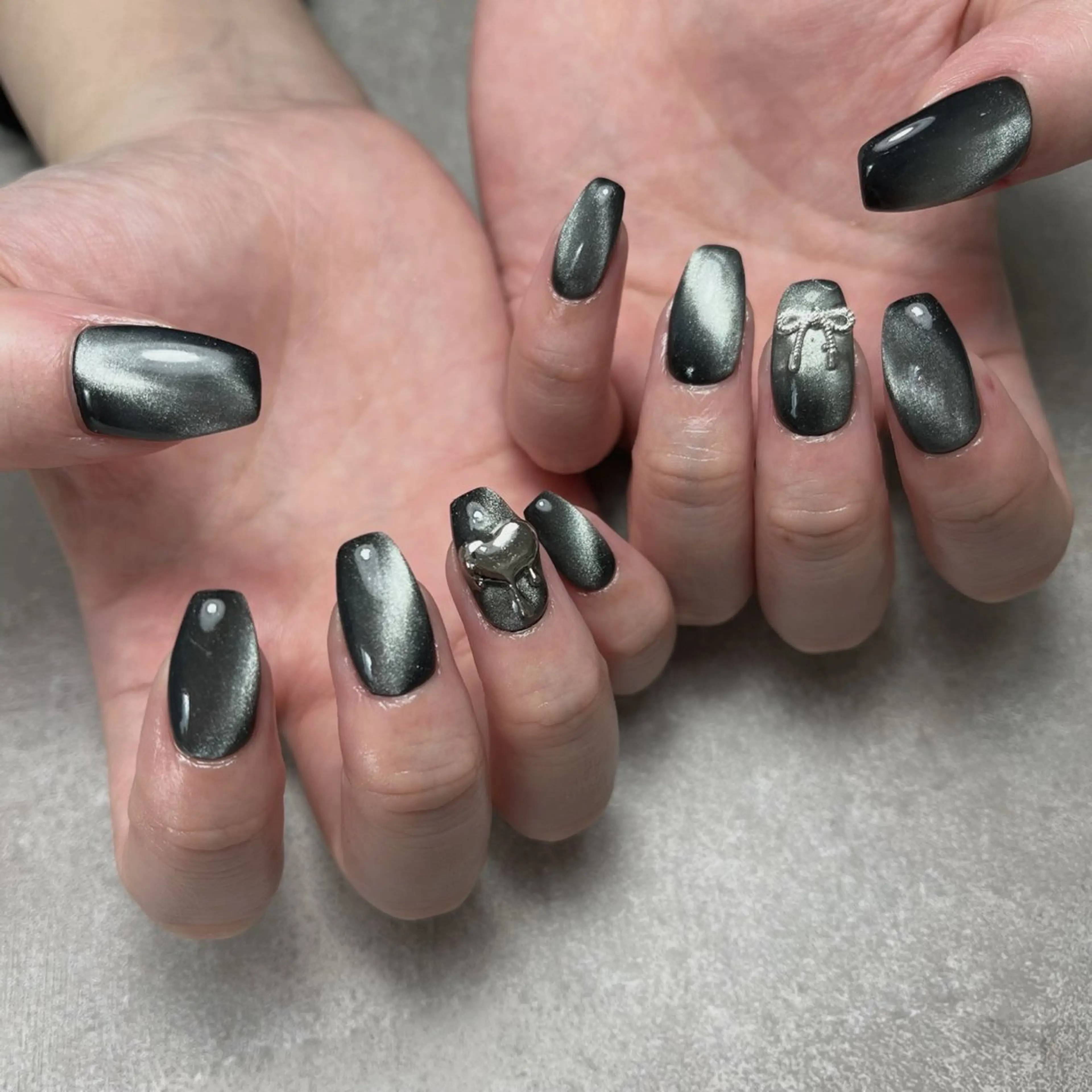 ネイル マグネットネイル ワンカラーネイル ハンドネイル ハンドケア Ivy所属・nail salon Ivy【放出】のネイルデザイン