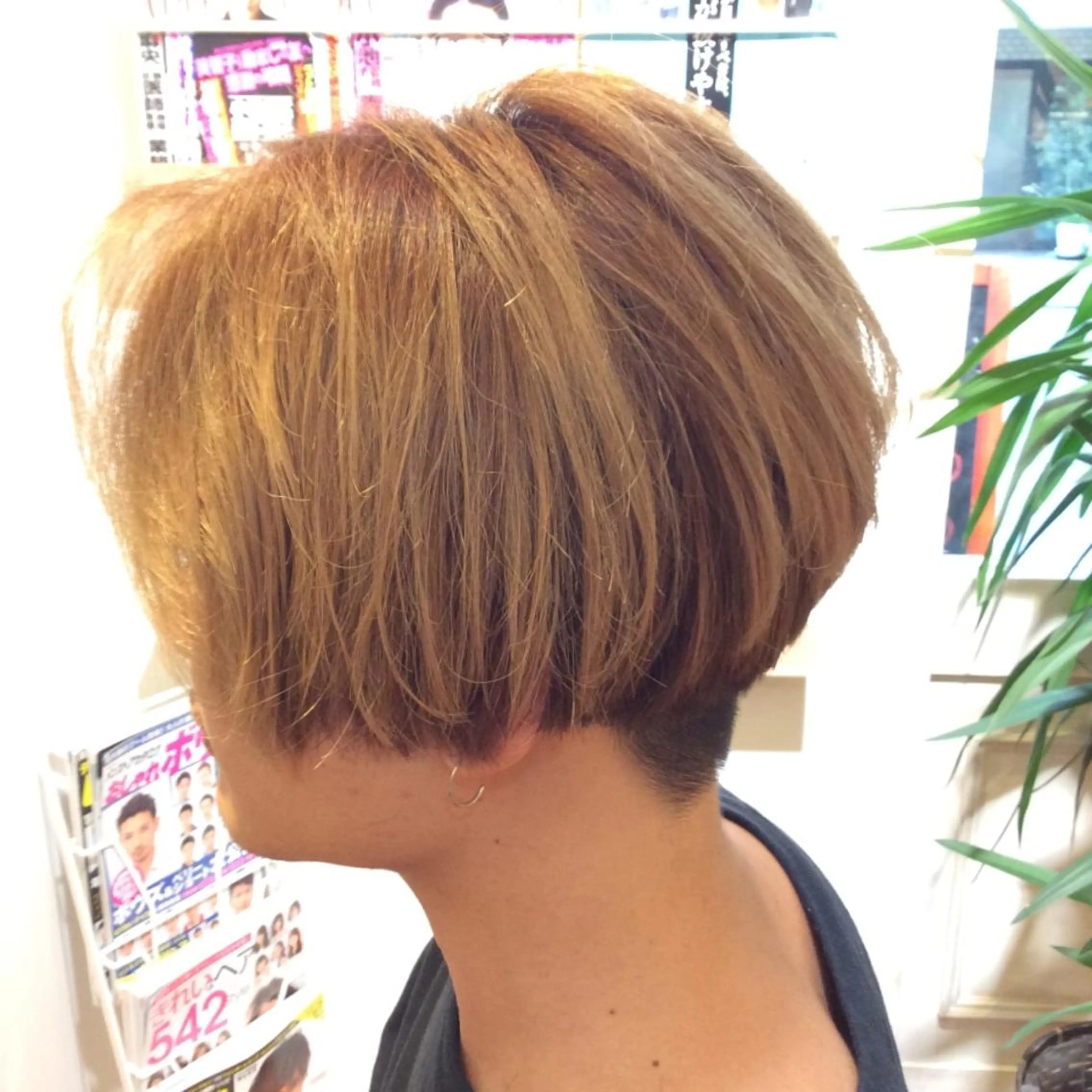ショート カラー ベージュカラー ダブルカラー ミルクティーベージュ 木村 昇のヘアスタイル