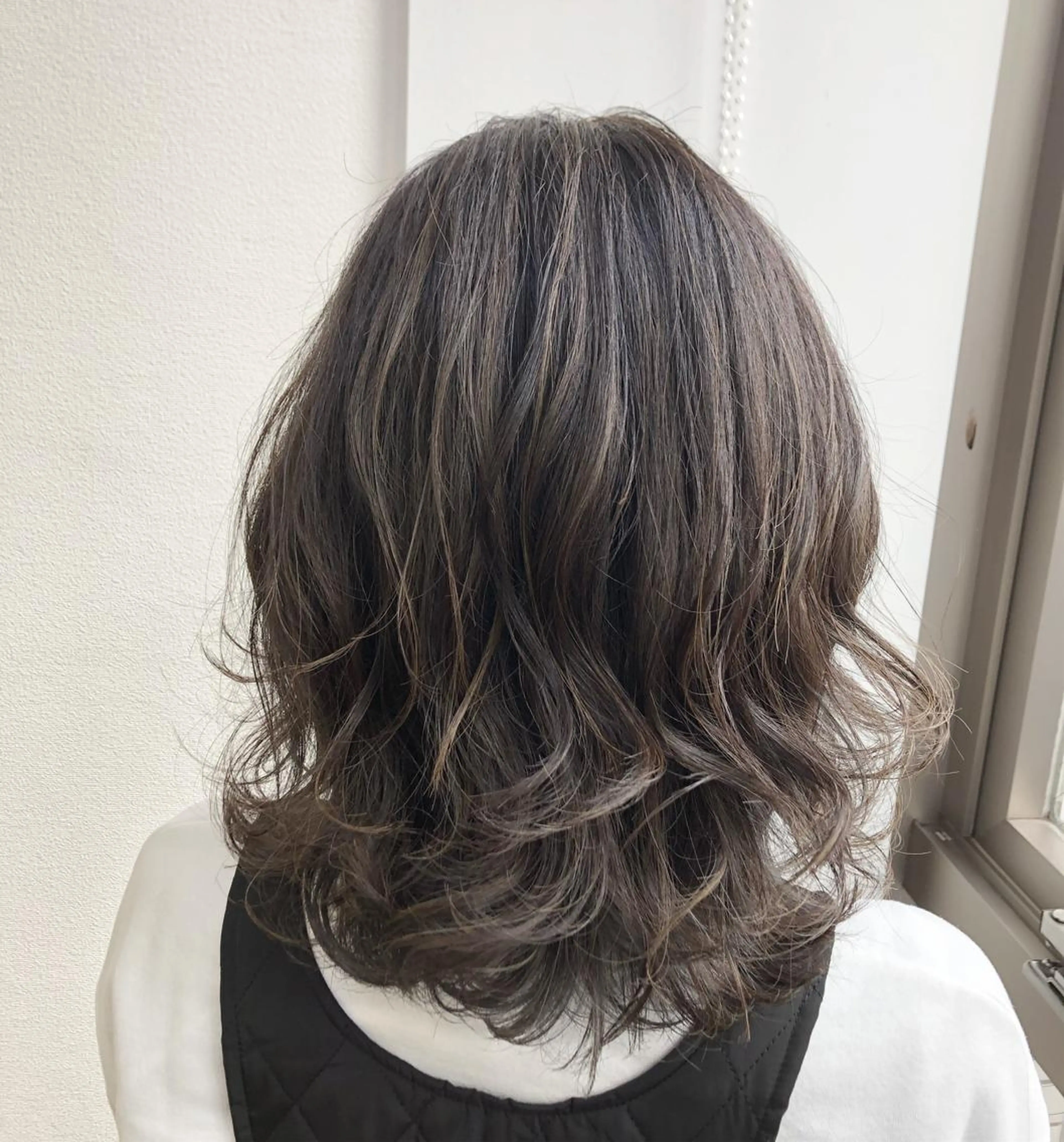 ミディアム カラー ヘアアレンジ グレージュ ハイライトカラー ハイライト カット ヘアカラー Le/a谷町 野上幹太のヘアスタイル