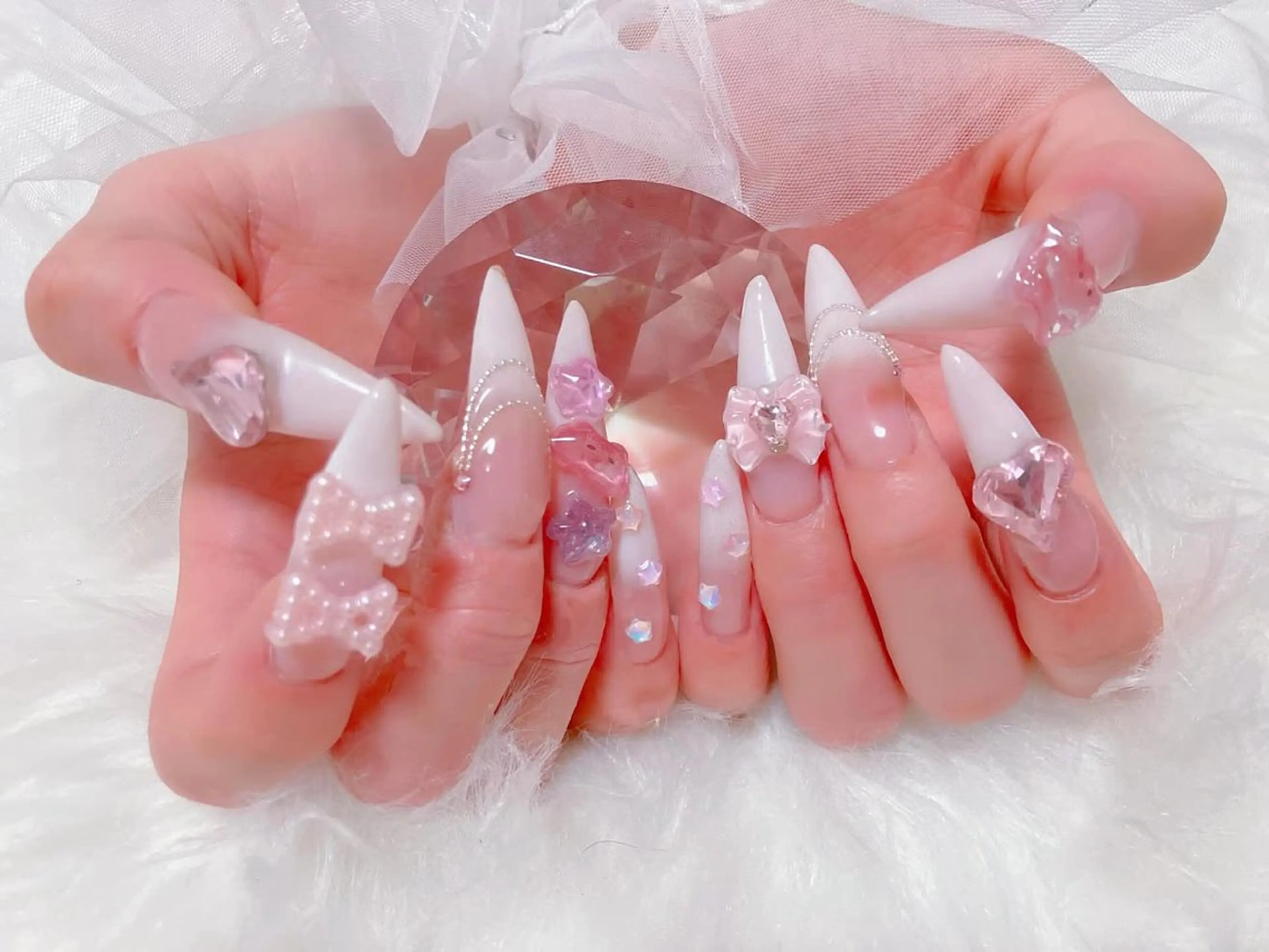 ネイル アートネイル 長さ出し ガーリー 韓国ネイル 持ち込み ハンドネイル Rin Nail所属・Emi Nailのネイルデザイン