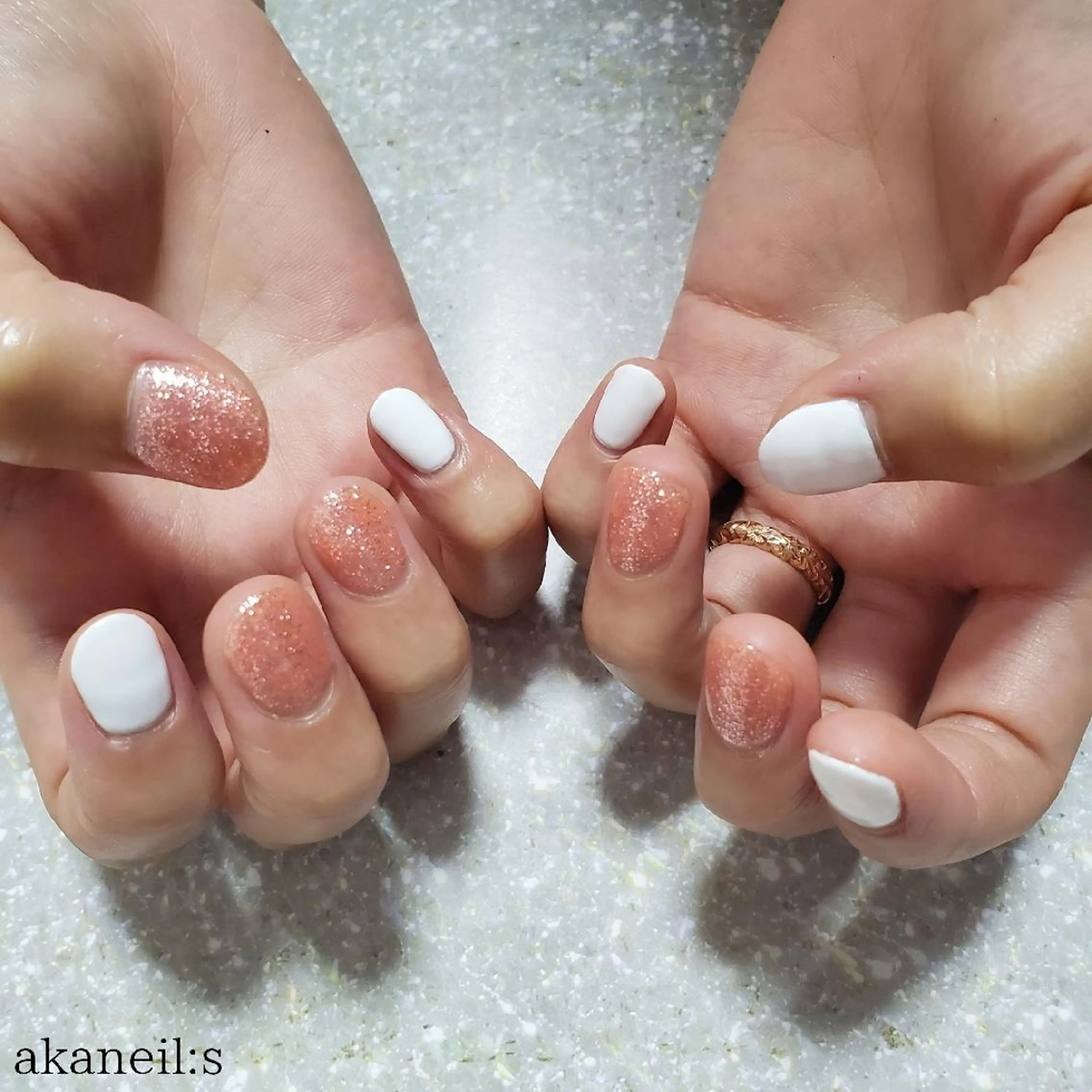 ネイル ラメ(グリッター) ピンク ホワイト 【akaneils】 アカネのネイルデザイン