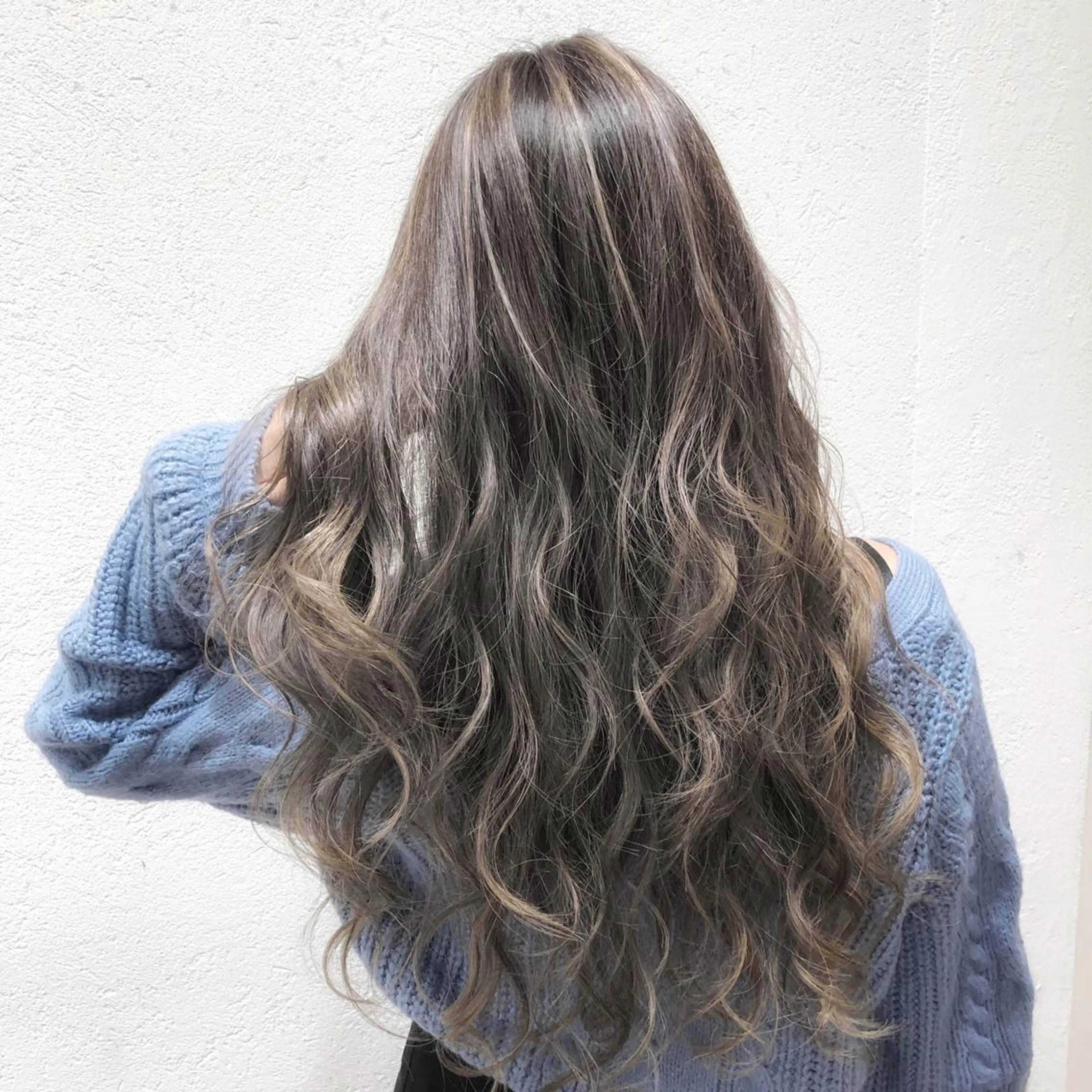 ロング カラー パーマ ヘアアレンジ メンズ キッズ ネイル マツエク・マツパ メンズハイライト グレージュ ハイライトカラー 3Dハイライト ハイライト 髪にドラマを。biscohair所属・biscohair 髪にドラマを。のヘアスタイル