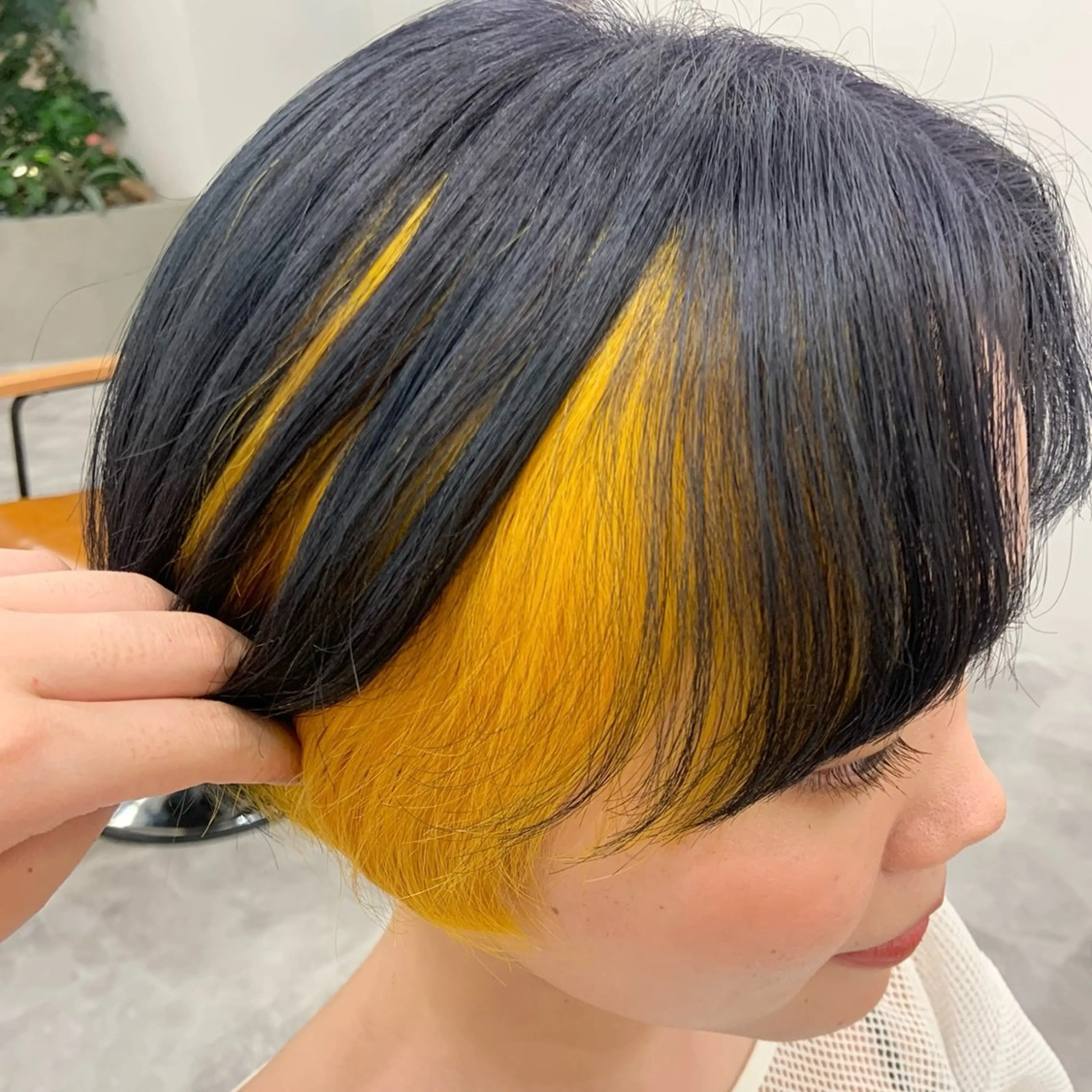 ショート カラー 黒髪 ブルーカラー ブルーブラック イエローカラー ショートヘア 顔まわりカット/ボブ /🧁とーこ🧁のヘアスタイル