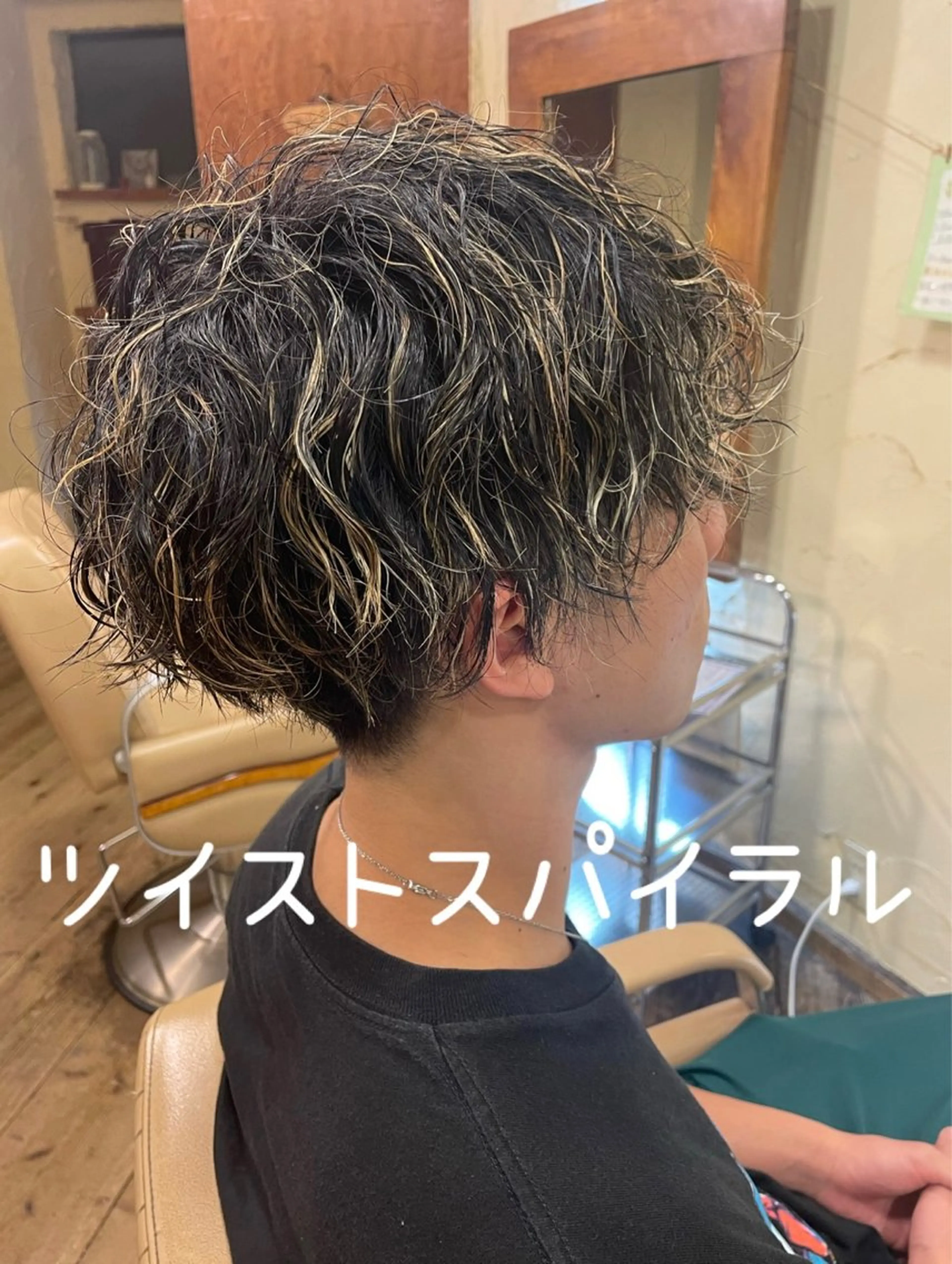 ショート カラー パーマ ハイライトカラー ハイライト 大鹿 数馬のヘアスタイル