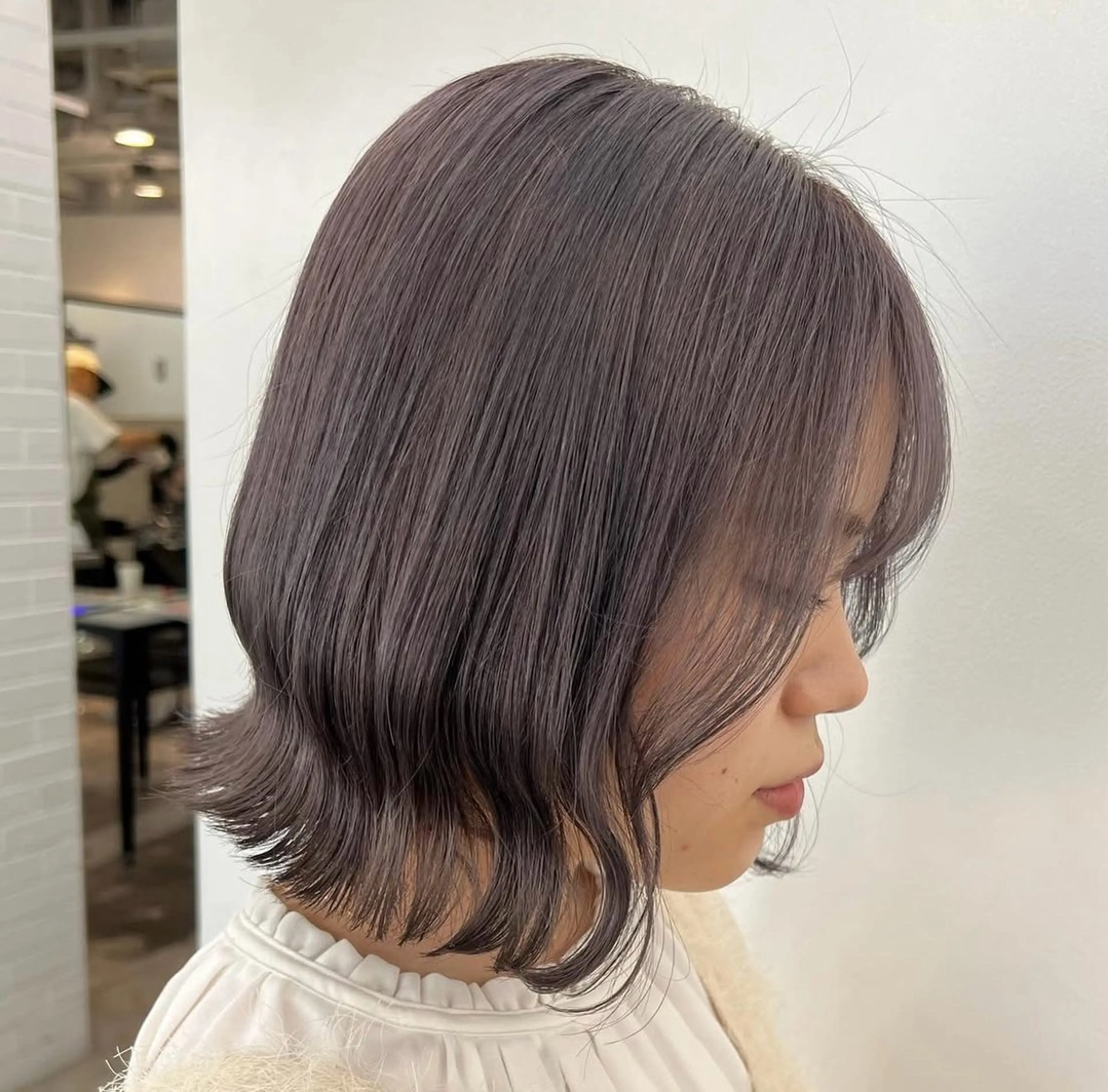 ミディアム カラー 透明感カラー グレージュ ラベンダーカラー ラベンダーグレージュ ラベンダーグレー カット ヘアカラー トリートメント 🌼動き×透明感🩵 ハイトーン/ナナのヘアスタイル