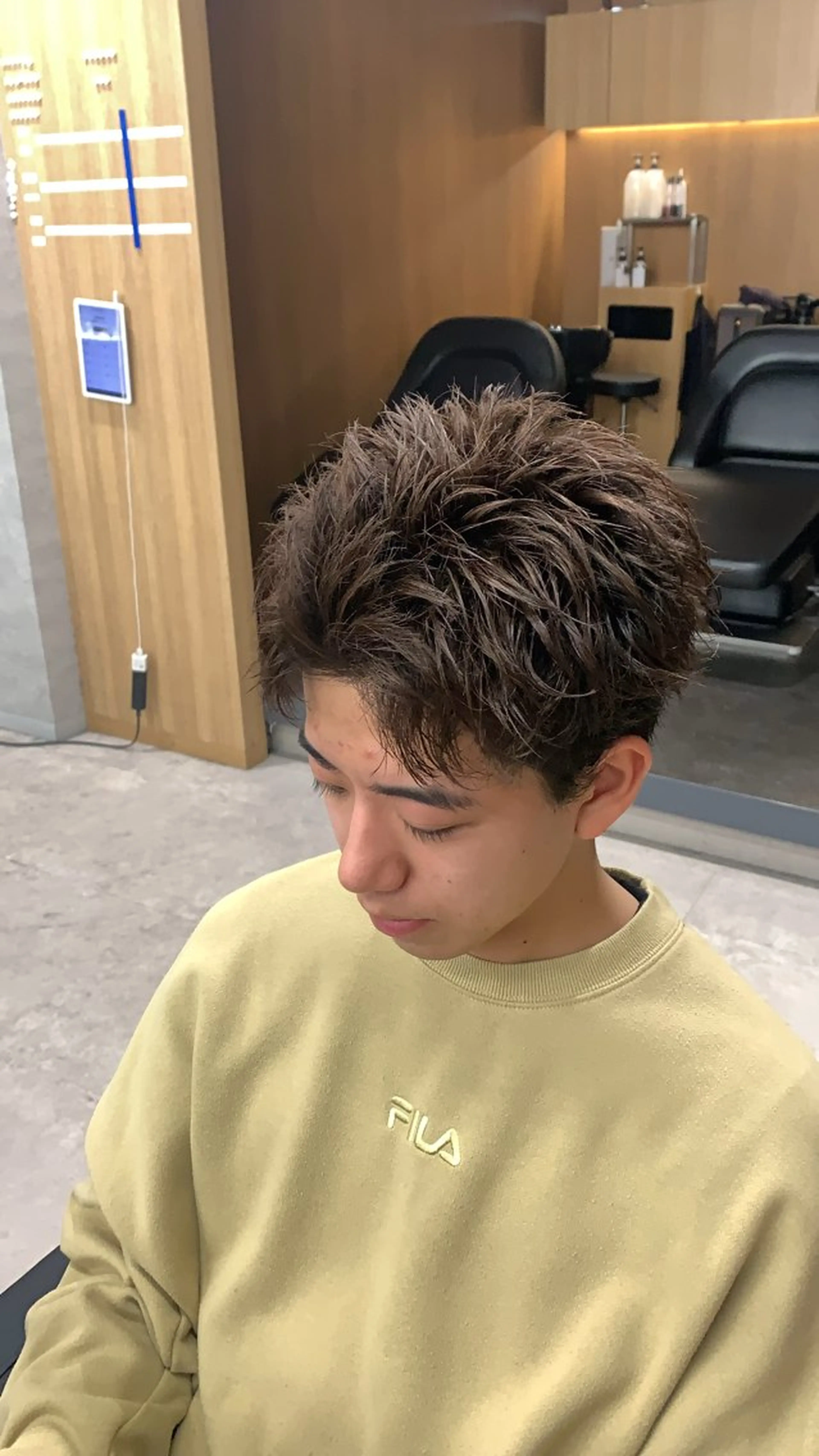 ショート カラー メンズ メンズブリーチ フェザーパーマ メンズハイトーン メンズパーマ スペインカール ⚡️メンズ特化⚡️ RYUKIのヘアスタイル