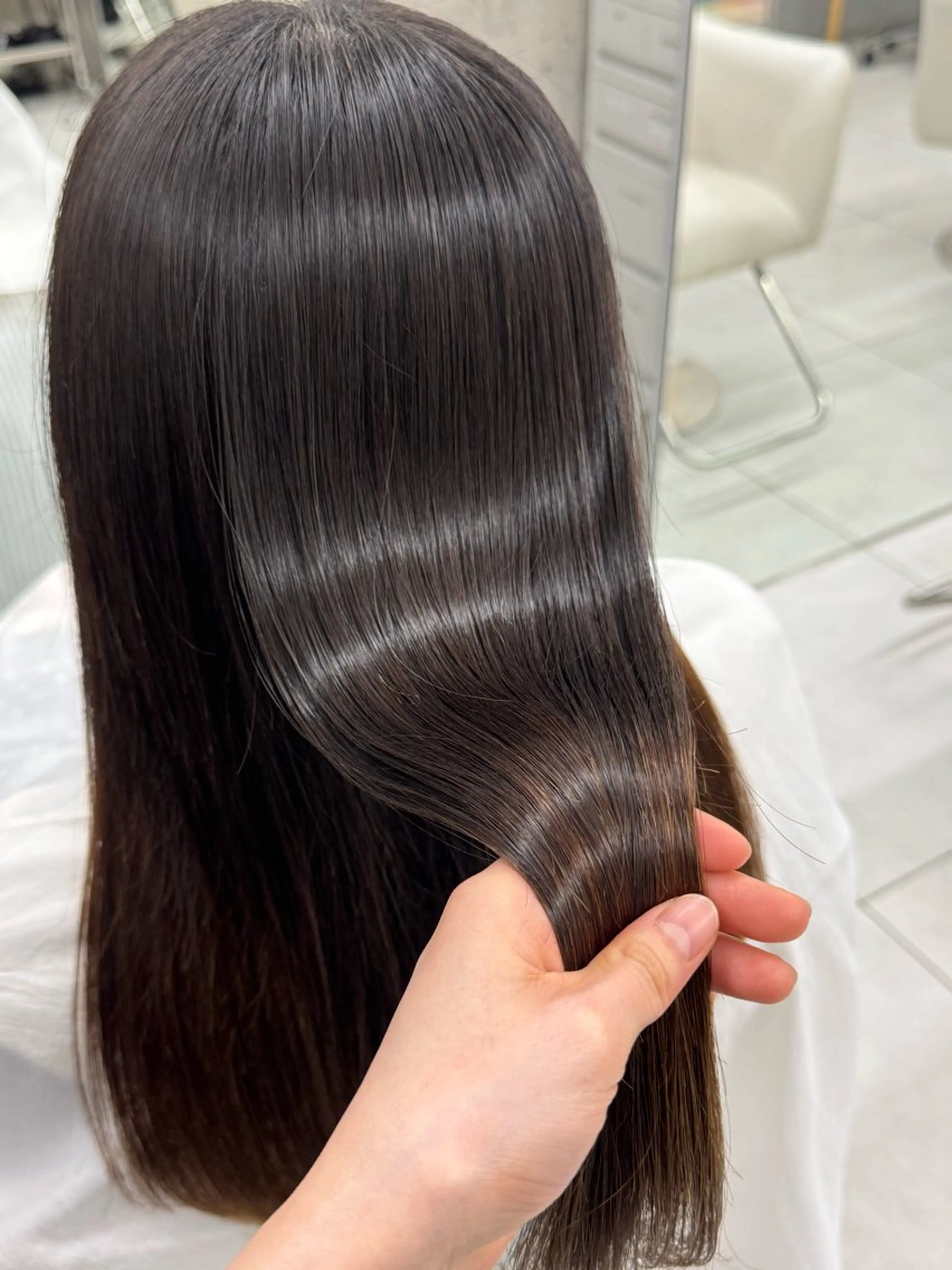 ロング 酸性ストレート 関川 奈摘のヘアスタイル