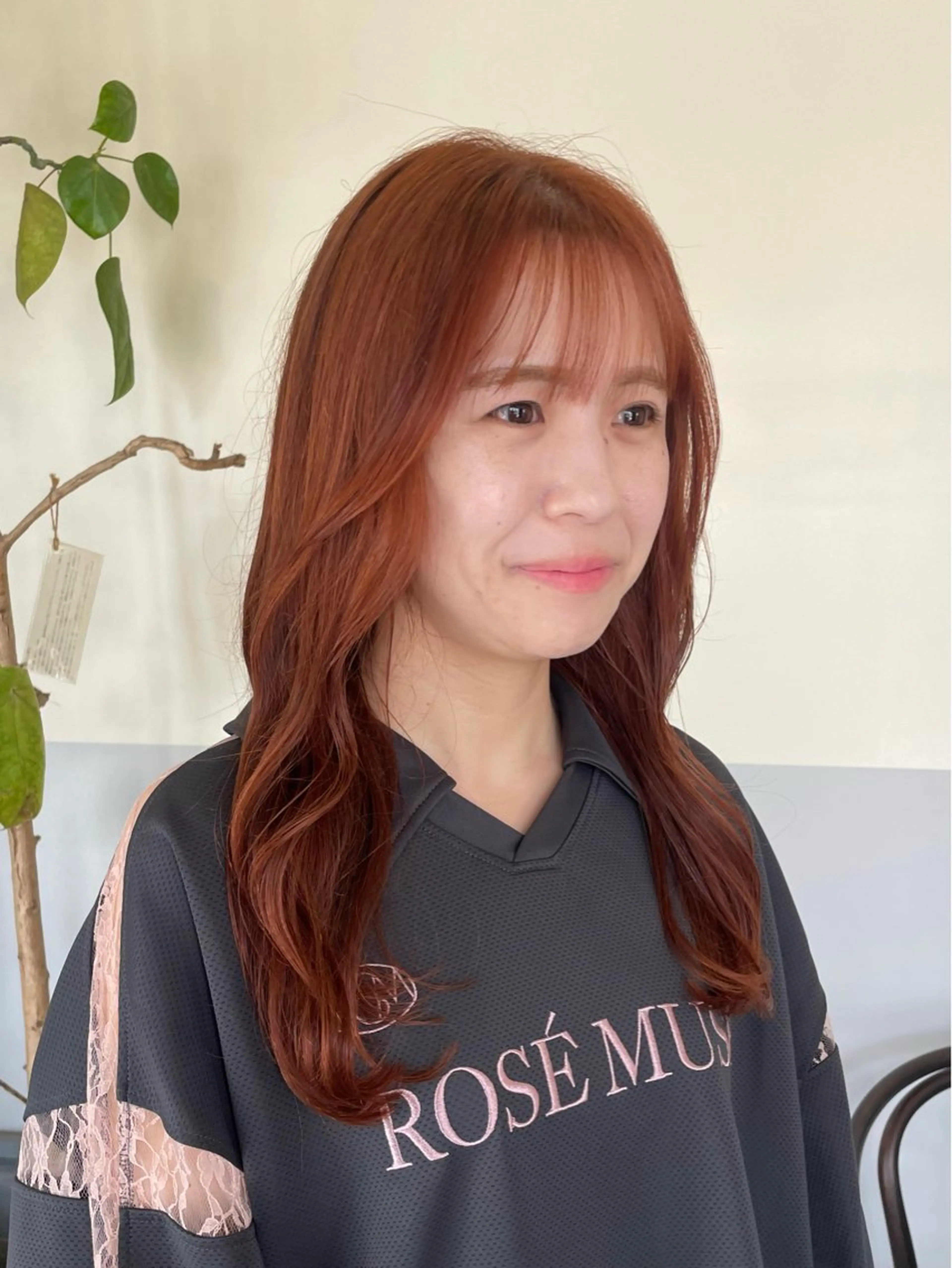 セミロング オレンジブラウン カット ヘアカラー トリートメント 小久保 里紗のヘアスタイル