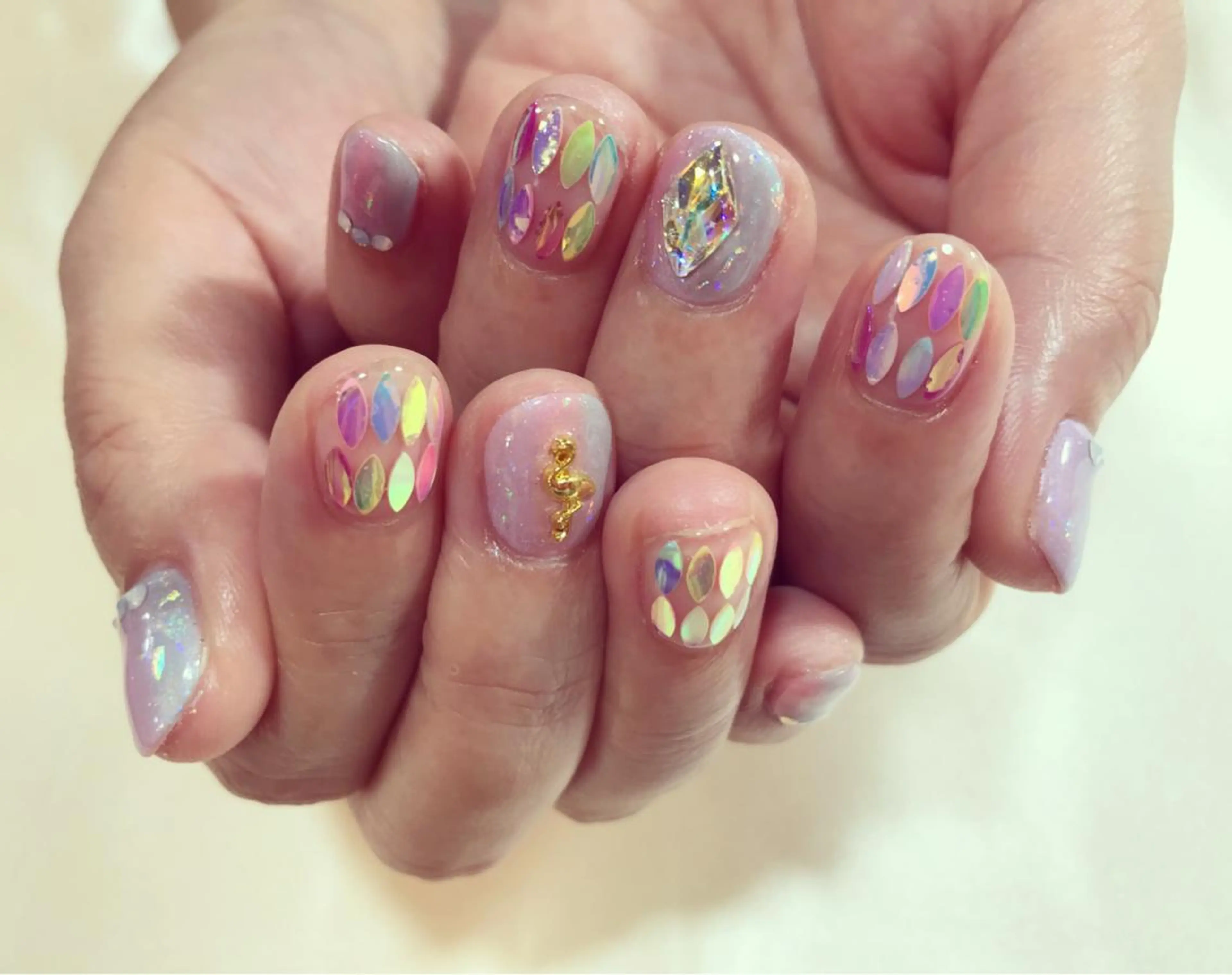 ネイル オーロラネイル ホログラムネイル キラキラネイル maison　opus所属・nailartist lisaのネイルデザイン
