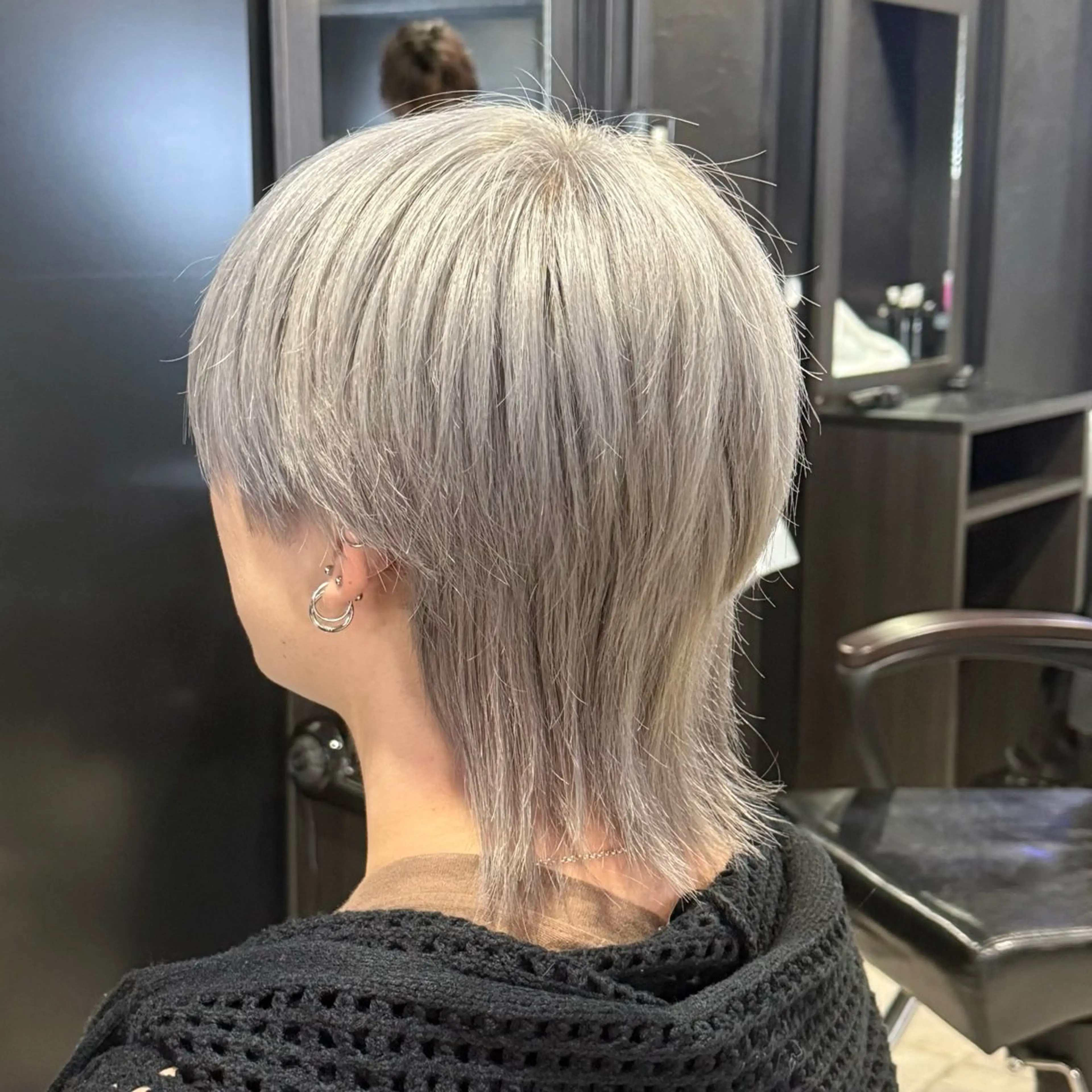 ミディアム カラー メンズ メンズハイトーン マッシュウルフ マッシュ メンズウルフカット ハイトーンカラー カット ヘアカラー 難波/メンズウルフ・ フェザーパーマ鶴田文のヘアスタイル