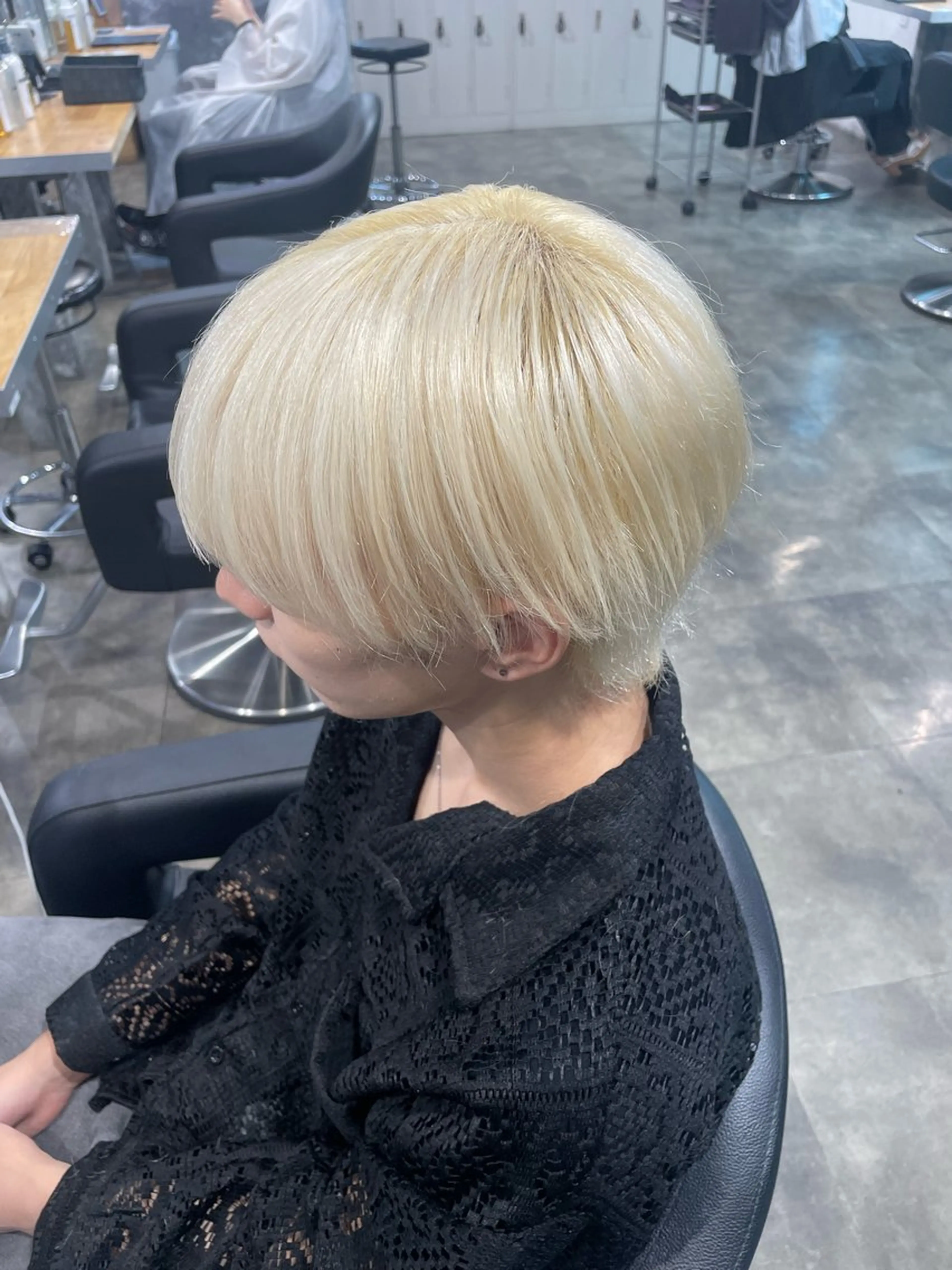 ショート カラー ヘアカラー ハイトーンブロンド 横浜💞ミオのヘアスタイル