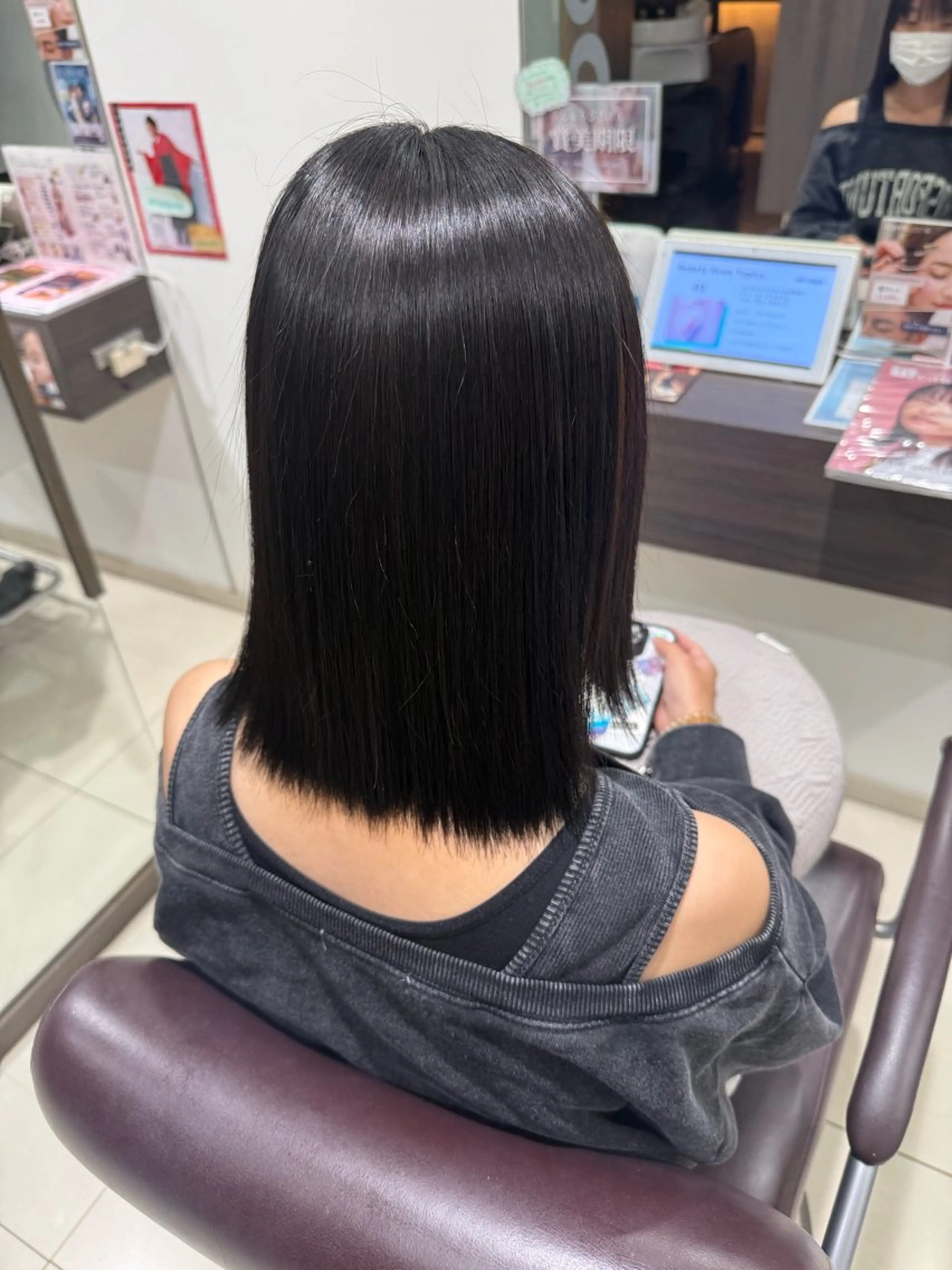 ミディアム パーマ 縮毛矯正 トリートメント カット 縮毛矯正 ハイトーン/艶カラー /透明感カラー/みなのヘアスタイル