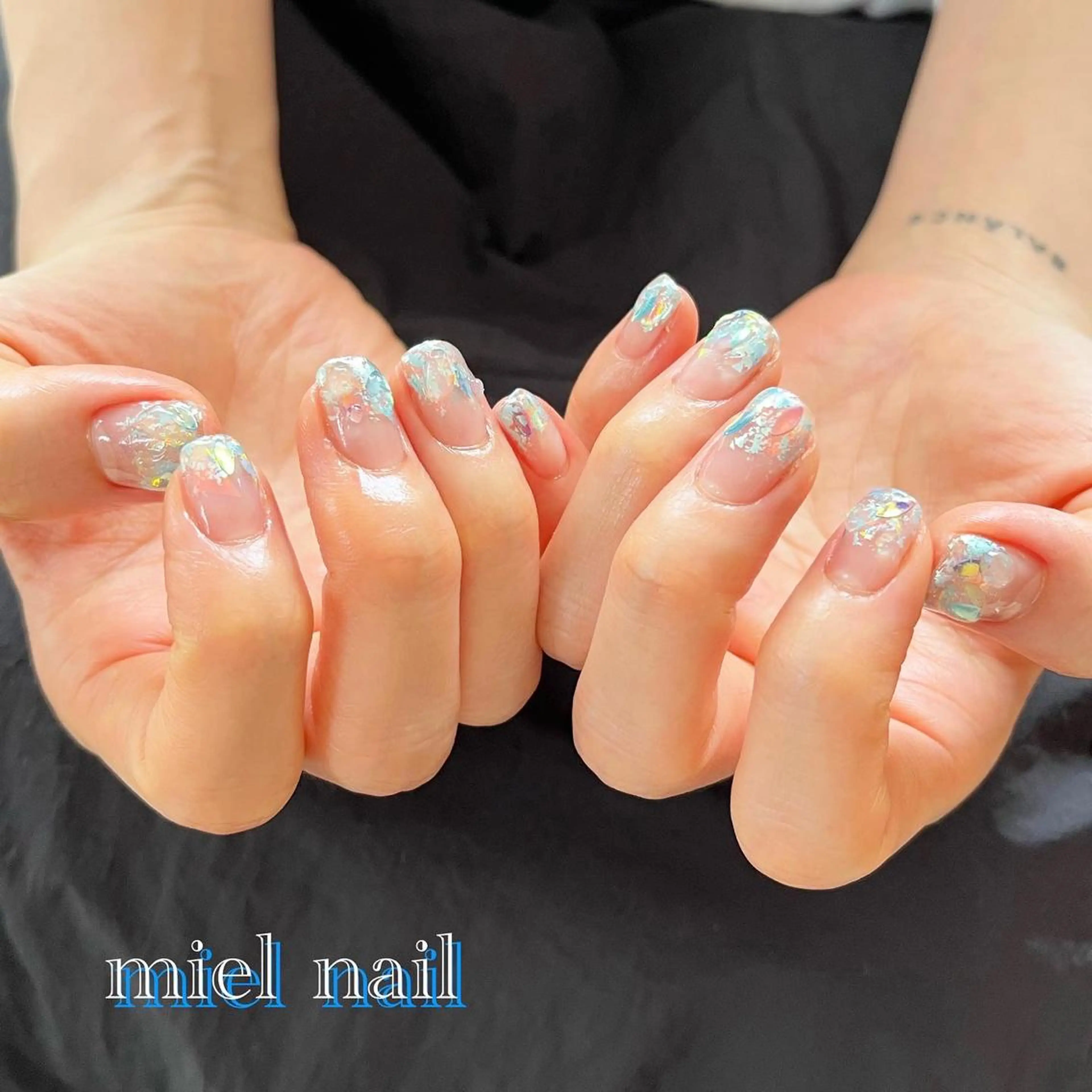 ネイル ブルー ホログラムネイル キラキラネイル 夏ネイル ハンドネイル miel nailのネイルデザイン