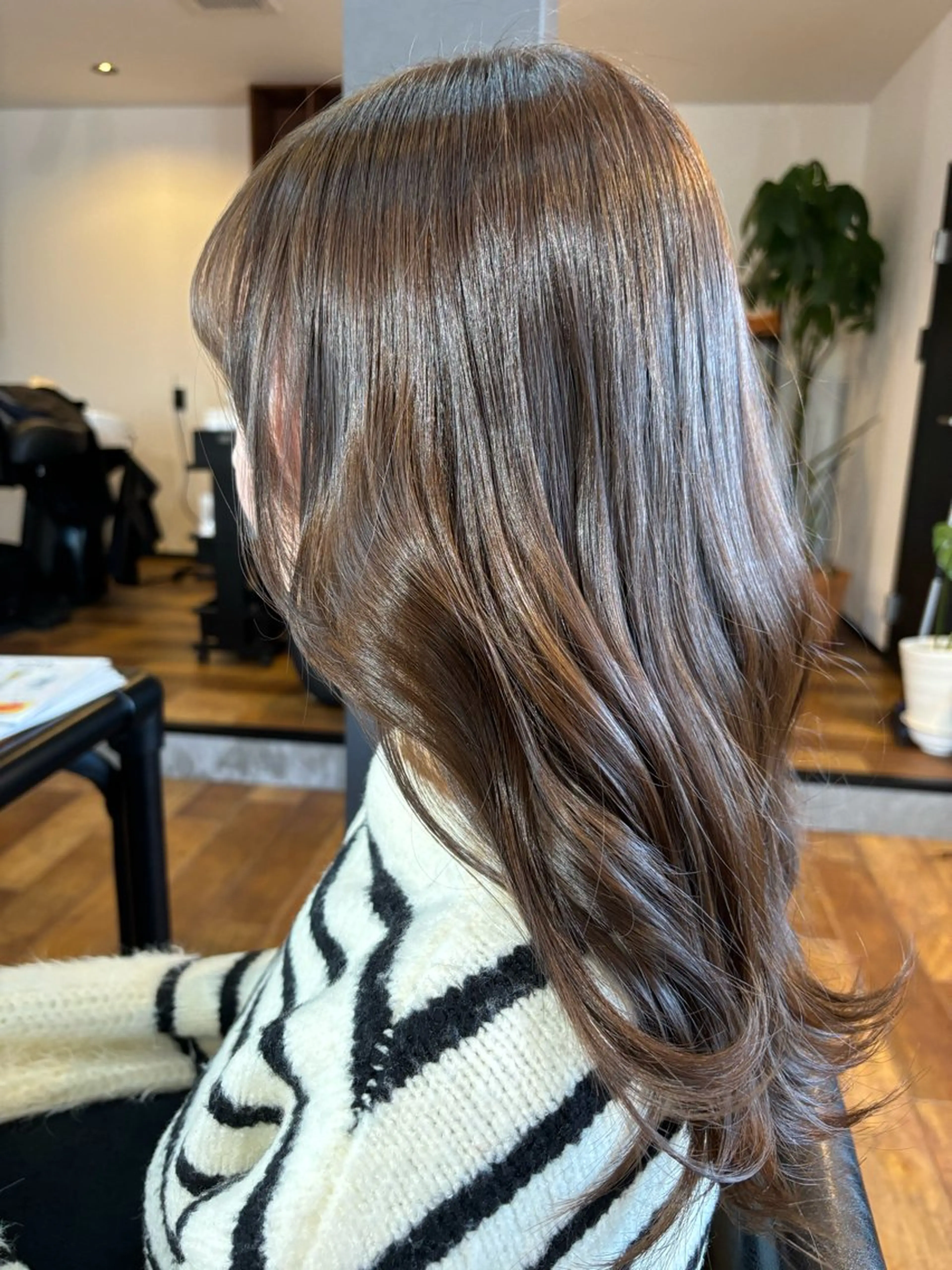 セミロング カラー たにぐち ななはのヘアスタイル
