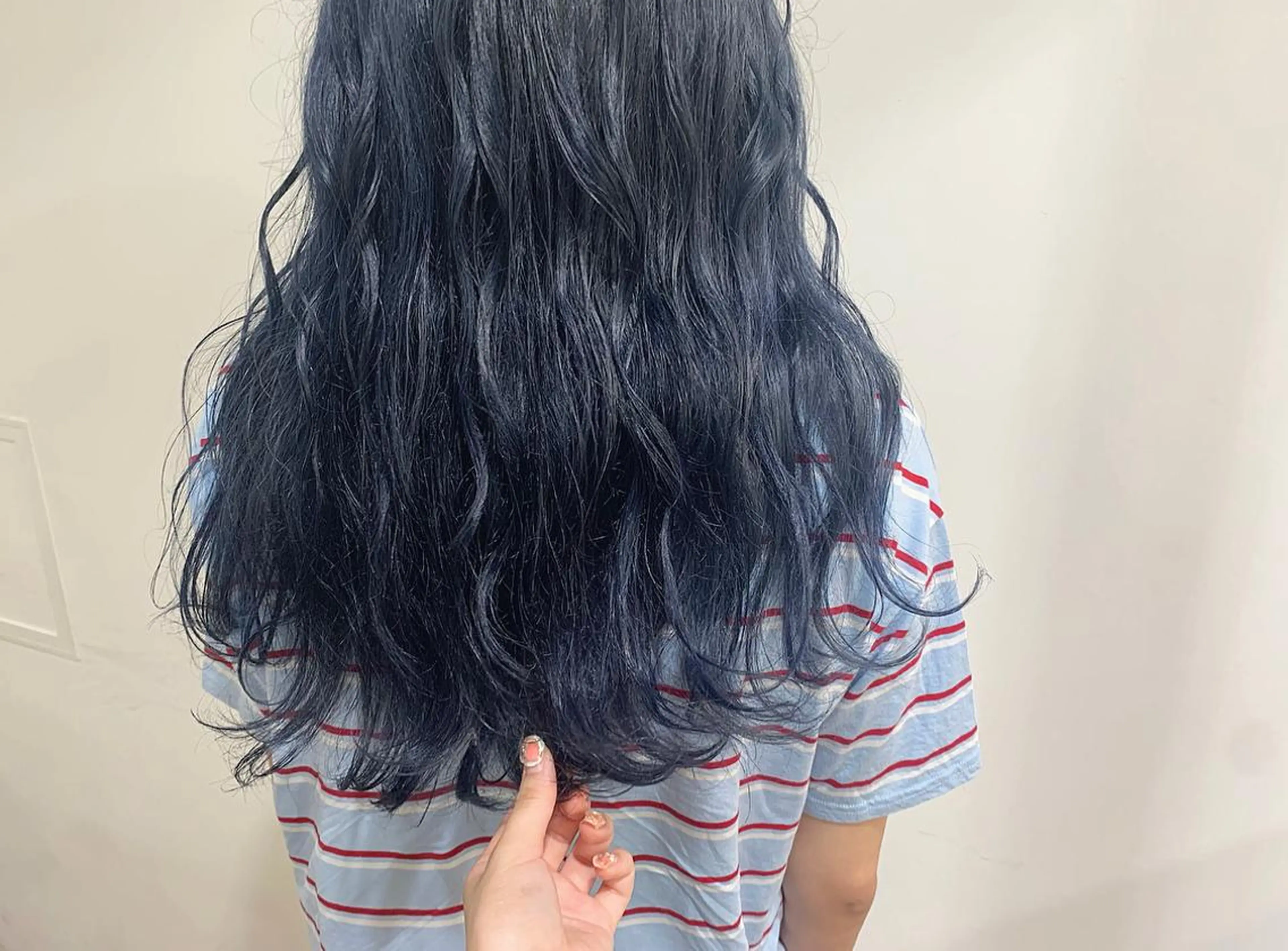 ロング カラー ヘアアレンジ ブリーチ ネイビーカラー ヘアカラー トリートメント たかいわ みきのヘアスタイル