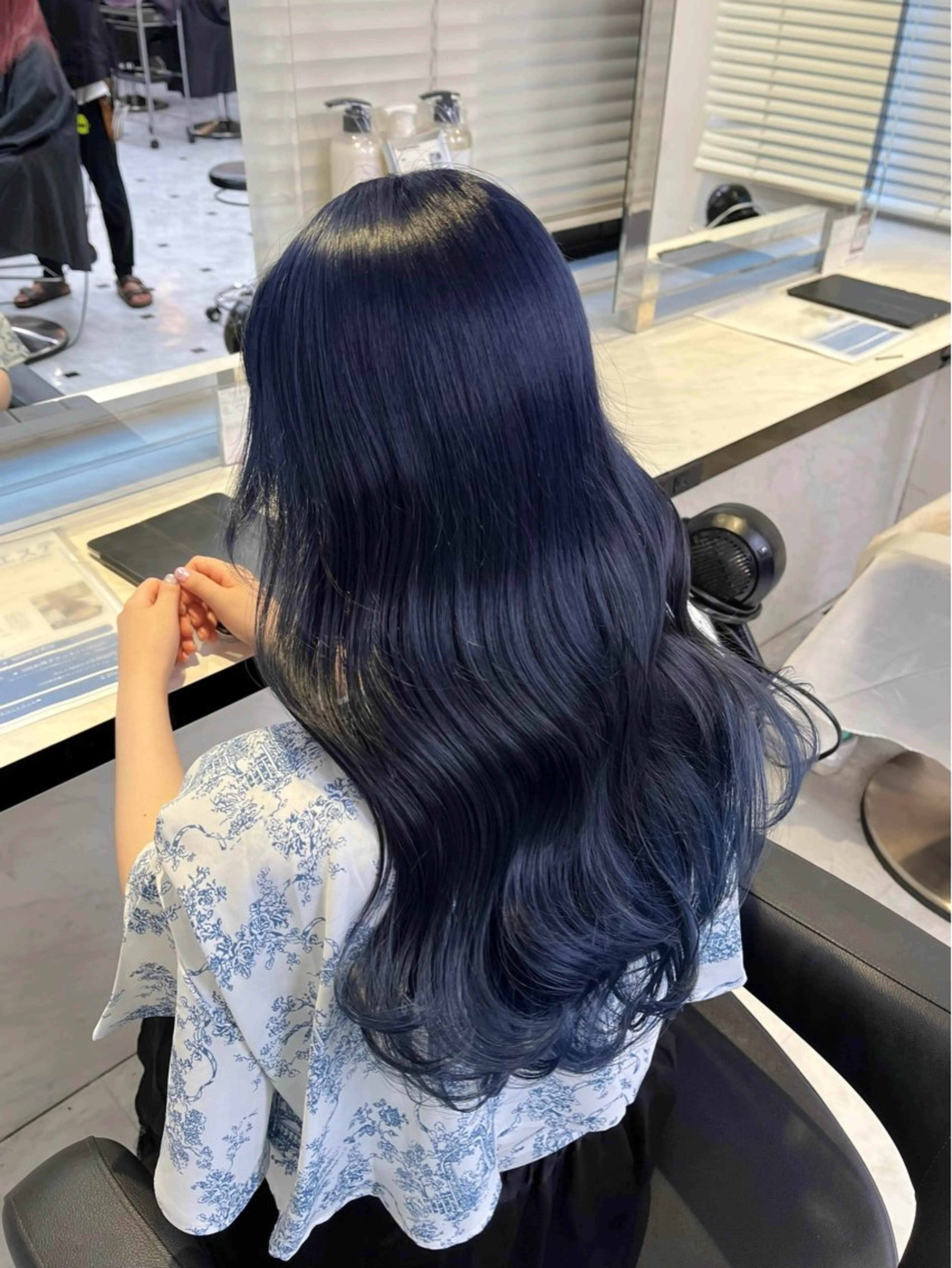 セミロング カラー ヘアアレンジ 🍒透明感カラー🌨 🥕ハイトーンカラーのヘアスタイル