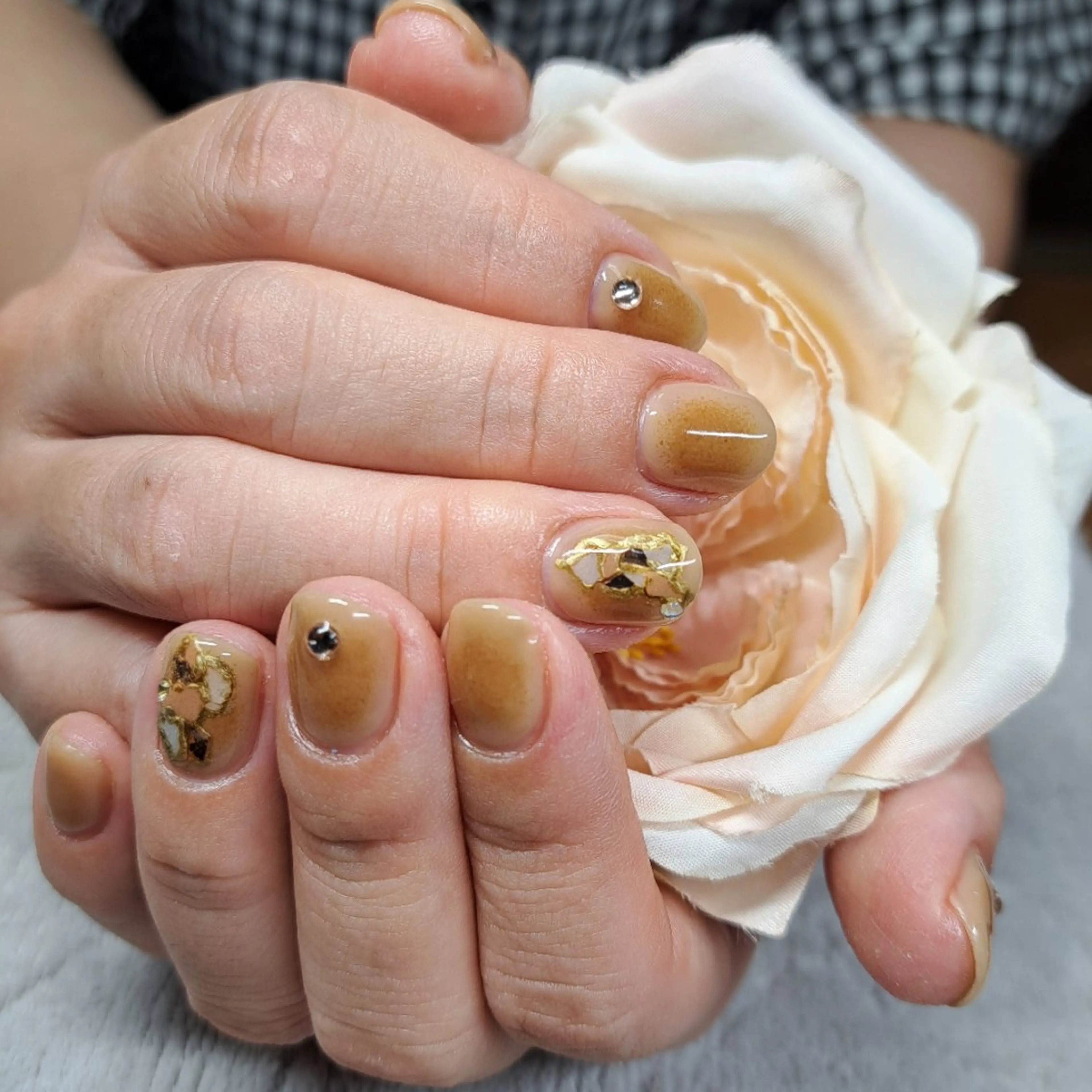 ネイル チークネイル HAYASHI  Nのネイルデザイン