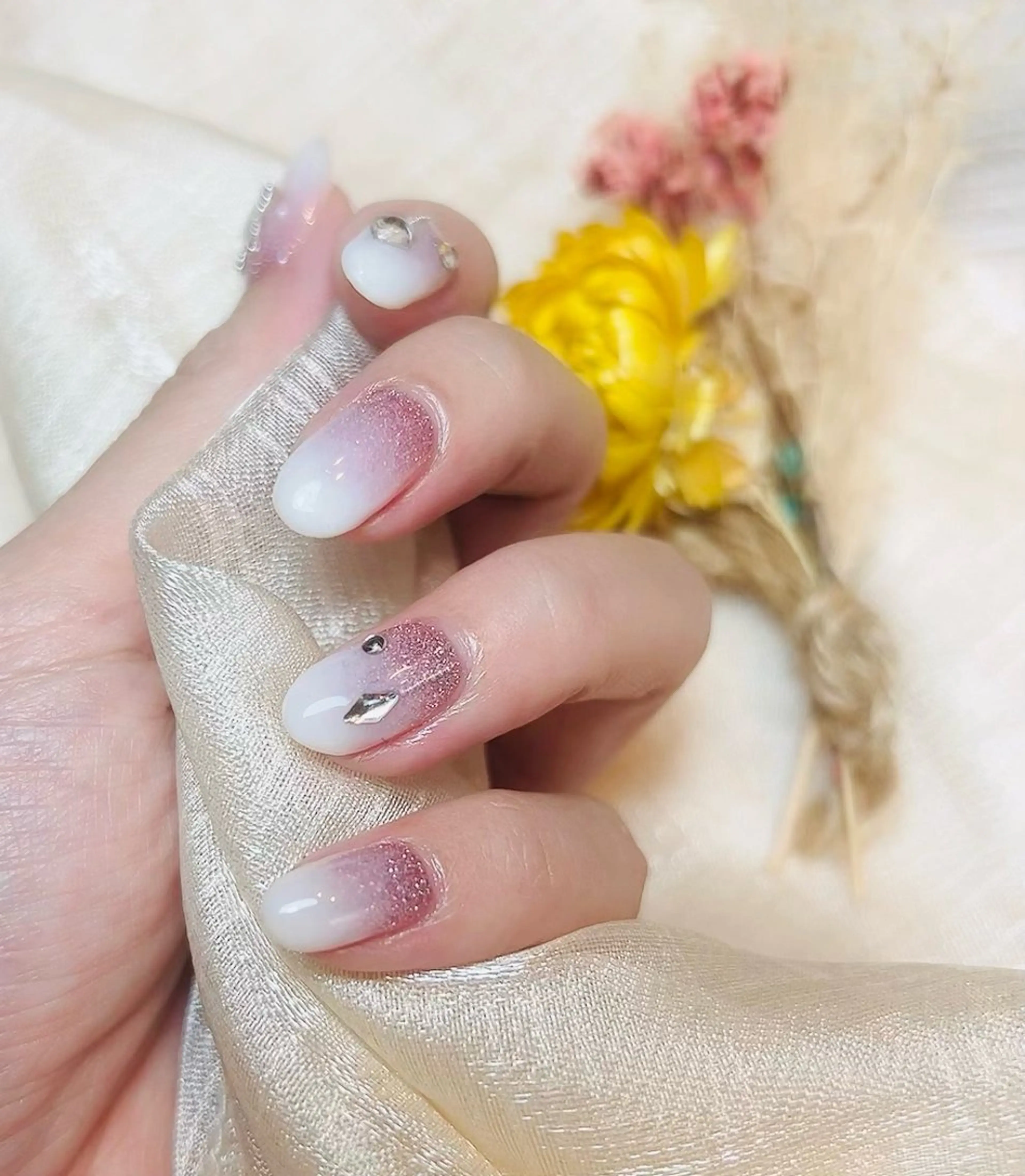 ネイル フラッシュネイル グラデーション キラキラネイル ピンク 冬ネイル ハンドネイル You nailのネイルデザイン