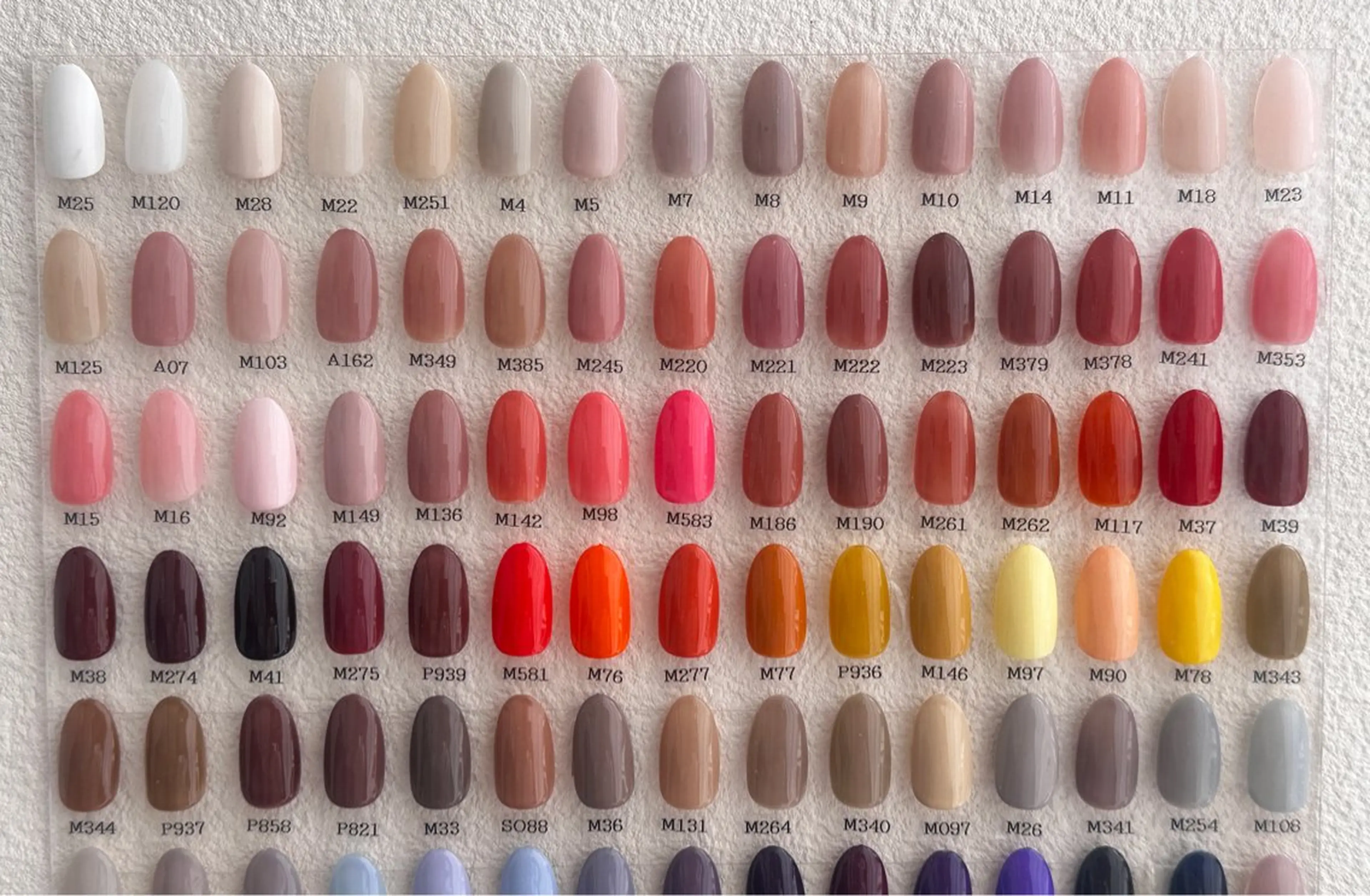 ネイル ハンドネイル フットネイル ハンドケア Luana /Chinatsuのネイルデザイン