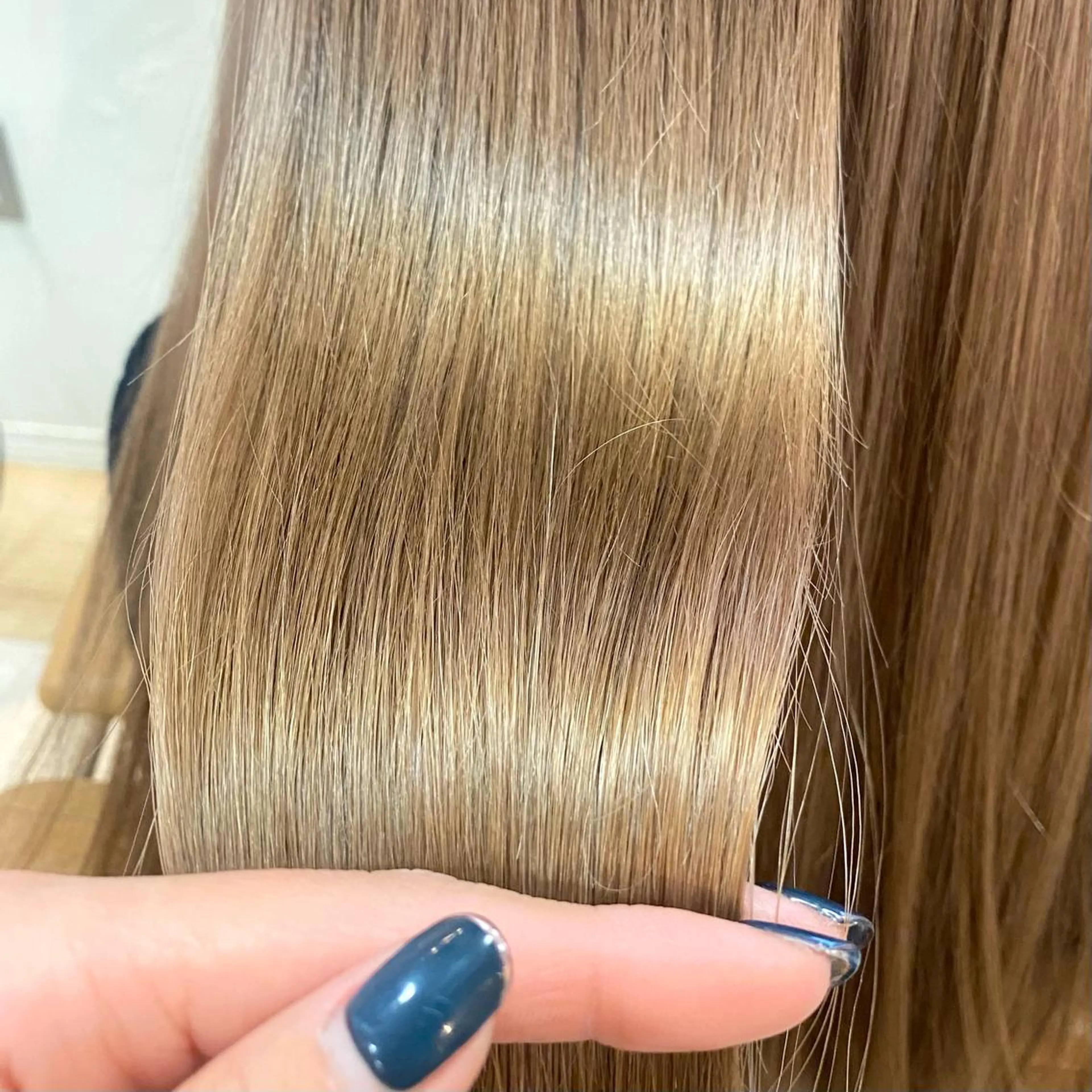 ロング カラー ANNA /艶髪/ハイトーンのヘアスタイル