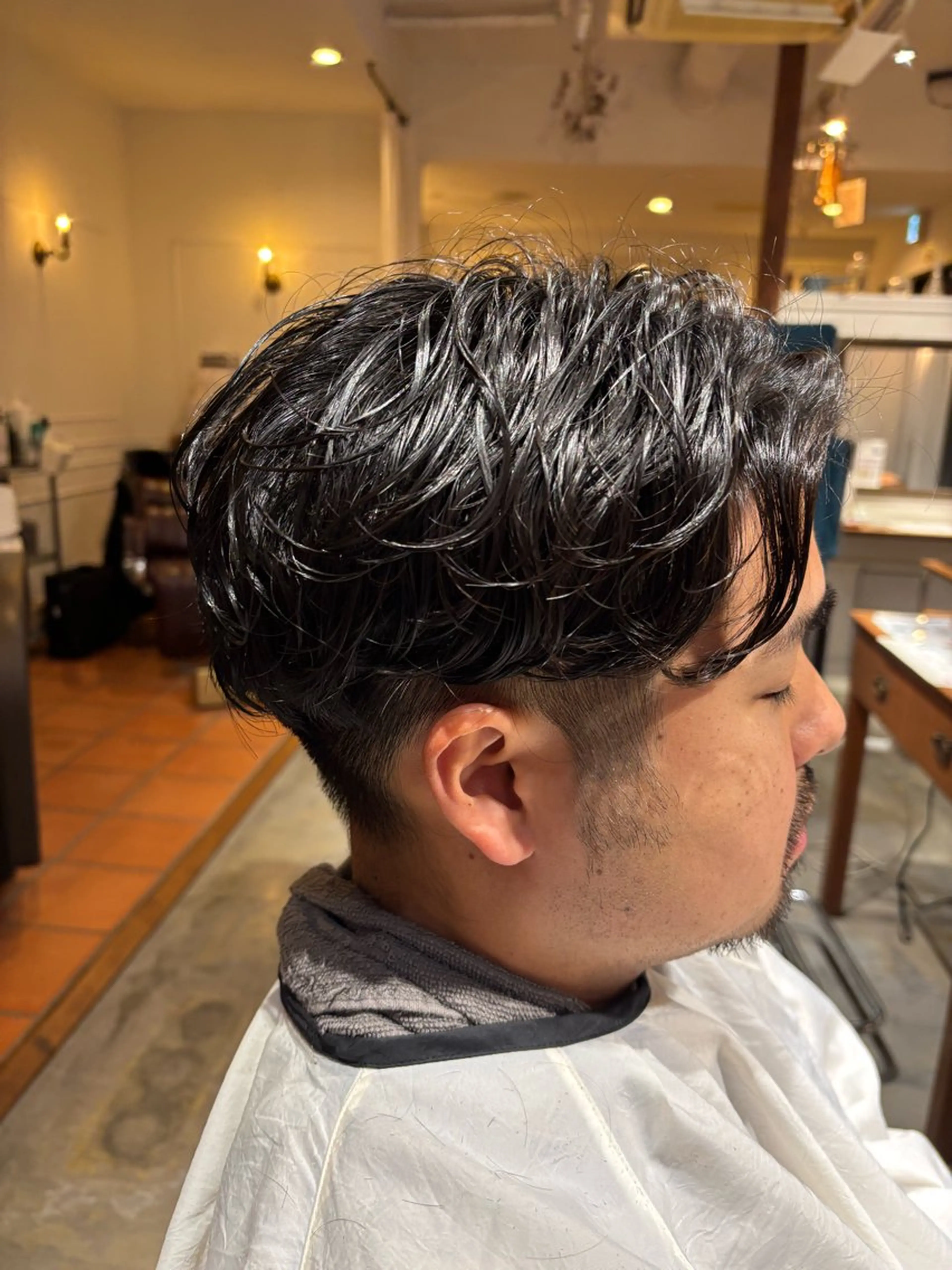 メンズ センターパート メンズパーマ 新井 千智のヘアスタイル