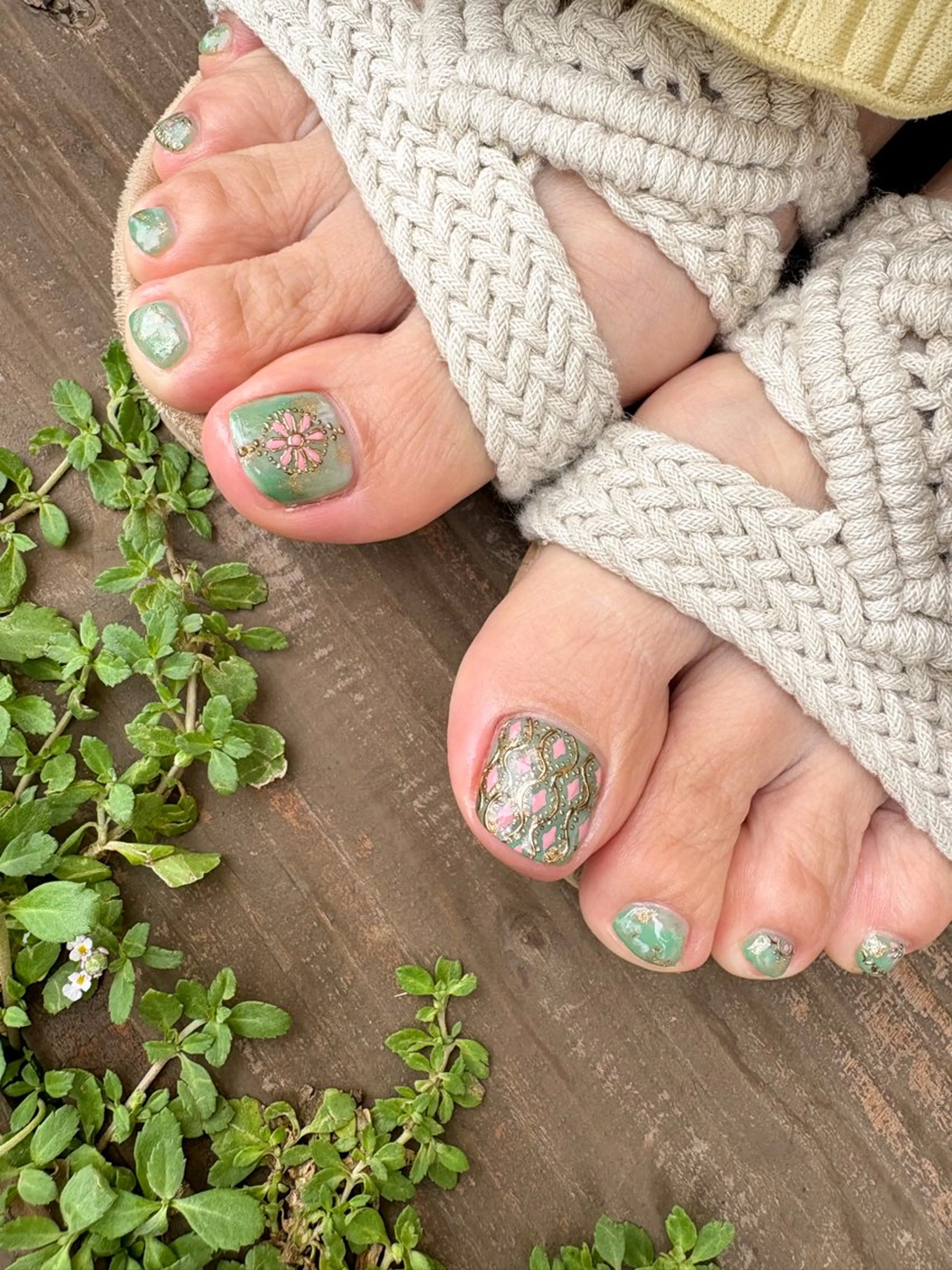 ネイル フットネイル 🌲🌳🚪iiit o🌲🌳🌲のネイルデザイン