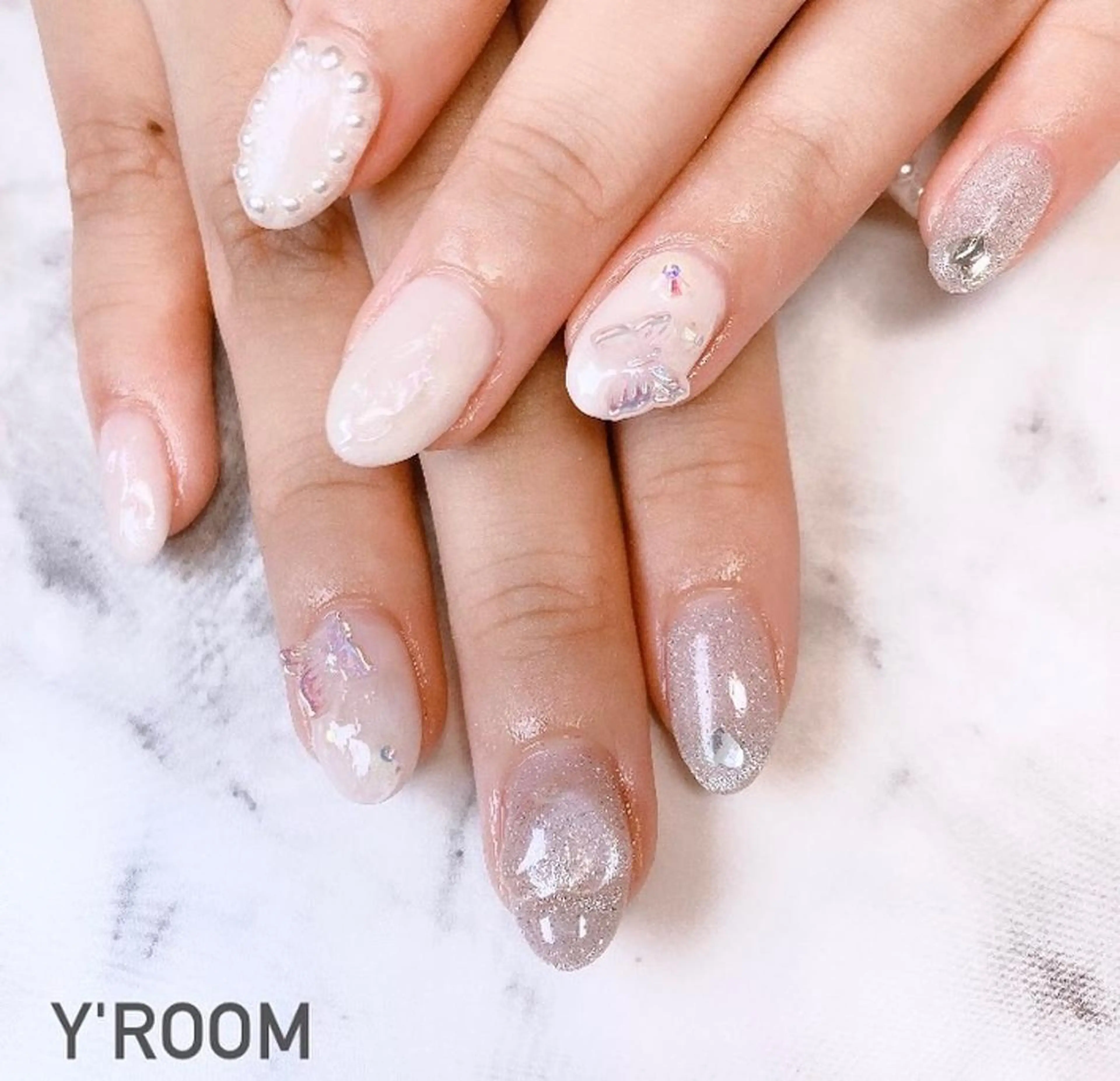 ネイル オーロラネイル フラッシュネイル フットネイル ジェルネイル 氷ネイル・うるうるネイル YUKA （ネイリスト）のネイルデザイン